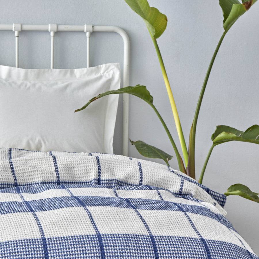 Karaca Home Carmen Navy Blue Single Waffle Blanket 200.18.01.0494 -  Blankets - ebarza Furniture UAE | Shop Modern Furniture in Abu Dhabi & Dubai - مفروشات ايبازرا في الامارات | تسوق اثاث عصري وديكورات مميزة في دبي وابوظبي