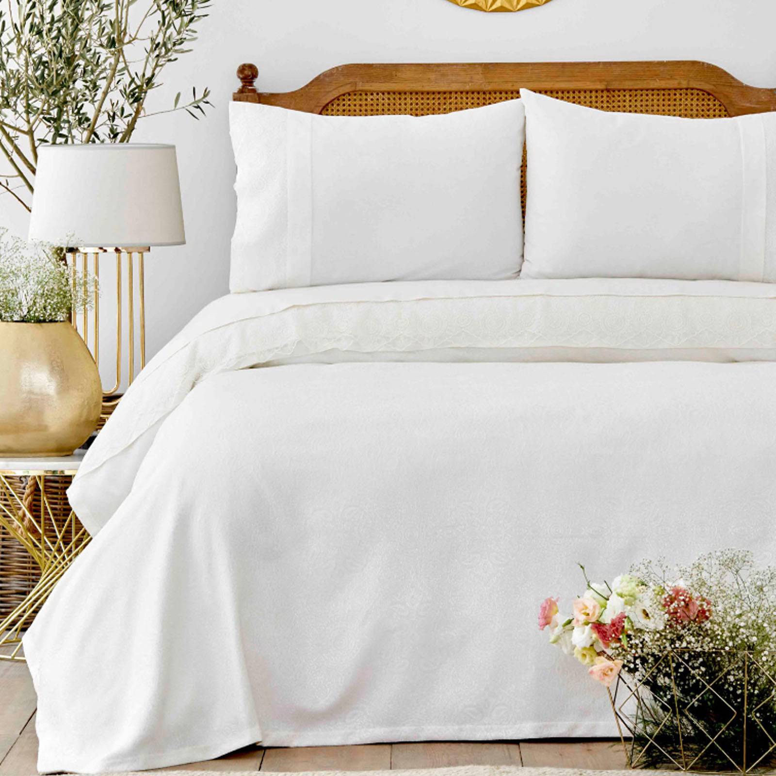 Karaca Home Cynthia White  Lace Cotton Private Double Pique Set 200.16.01.0395 -  Bedding - ebarza Furniture UAE | Shop Modern Furniture in Abu Dhabi & Dubai - مفروشات ايبازرا في الامارات | تسوق اثاث عصري وديكورات مميزة في دبي وابوظبي