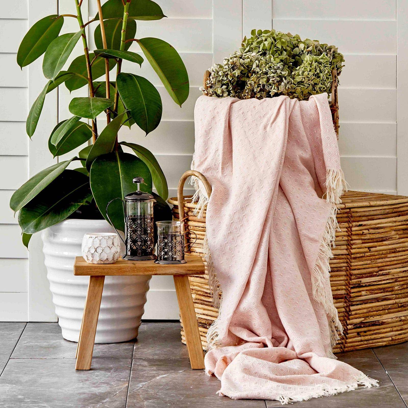 Karaca Home Delfina Pink/Pudra Cotton Double Pique 200.17.01.0077 - Blankets - ebarza Furniture UAE | Shop Modern Furniture in Abu Dhabi & Dubai - مفروشات ايبازرا في الامارات | تسوق اثاث عصري وديكورات مميزة في دبي وابوظبي