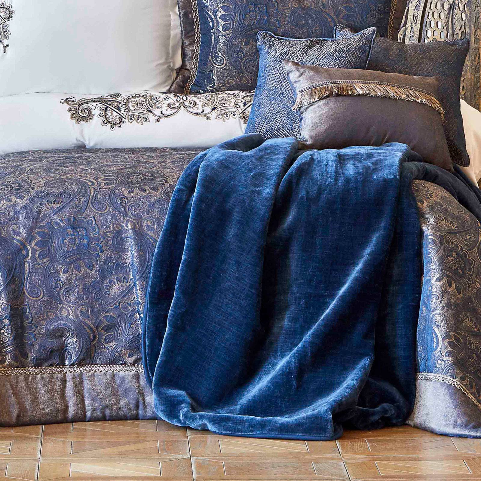 Karaca Home Venita Navy Blue 6 Pieces Silk Bedspread 200.17.01.0113 -  Bedding - ebarza Furniture UAE | Shop Modern Furniture in Abu Dhabi & Dubai - مفروشات ايبازرا في الامارات | تسوق اثاث عصري وديكورات مميزة في دبي وابوظبي