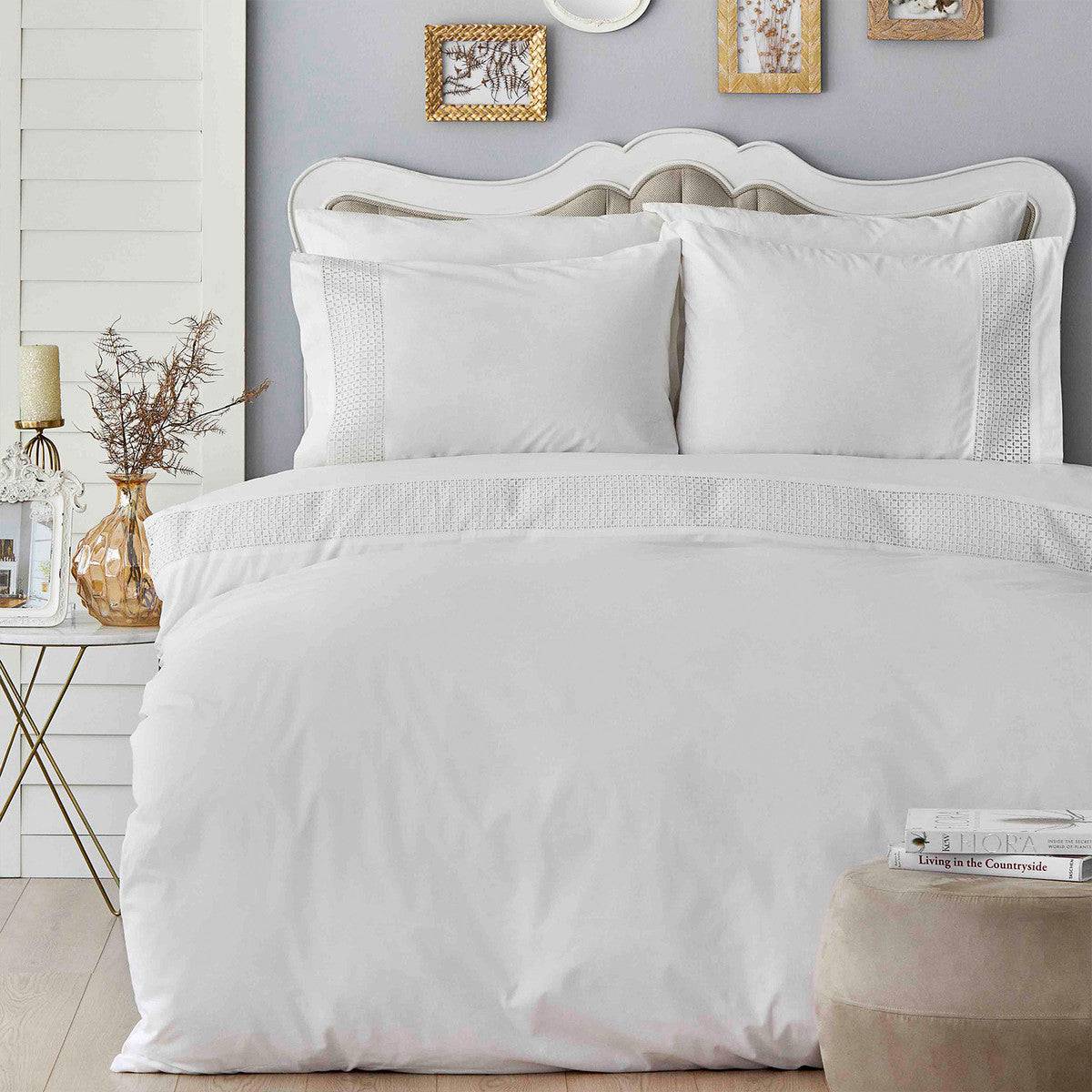 Karaca Home Verona White Brocade Double Duvet Cover Set 200.18.01.0248 -  Bedding - ebarza Furniture UAE | Shop Modern Furniture in Abu Dhabi & Dubai - مفروشات ايبازرا في الامارات | تسوق اثاث عصري وديكورات مميزة في دبي وابوظبي