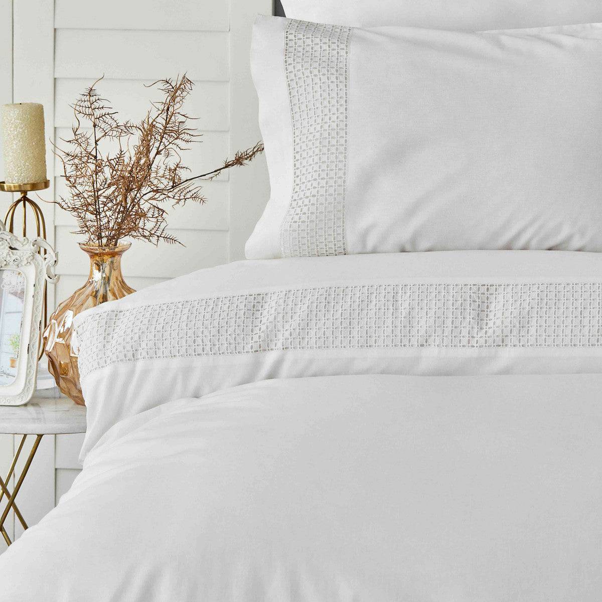 Karaca Home Verona White Brocade Double Duvet Cover Set 200.18.01.0248 -  Bedding - ebarza Furniture UAE | Shop Modern Furniture in Abu Dhabi & Dubai - مفروشات ايبازرا في الامارات | تسوق اثاث عصري وديكورات مميزة في دبي وابوظبي