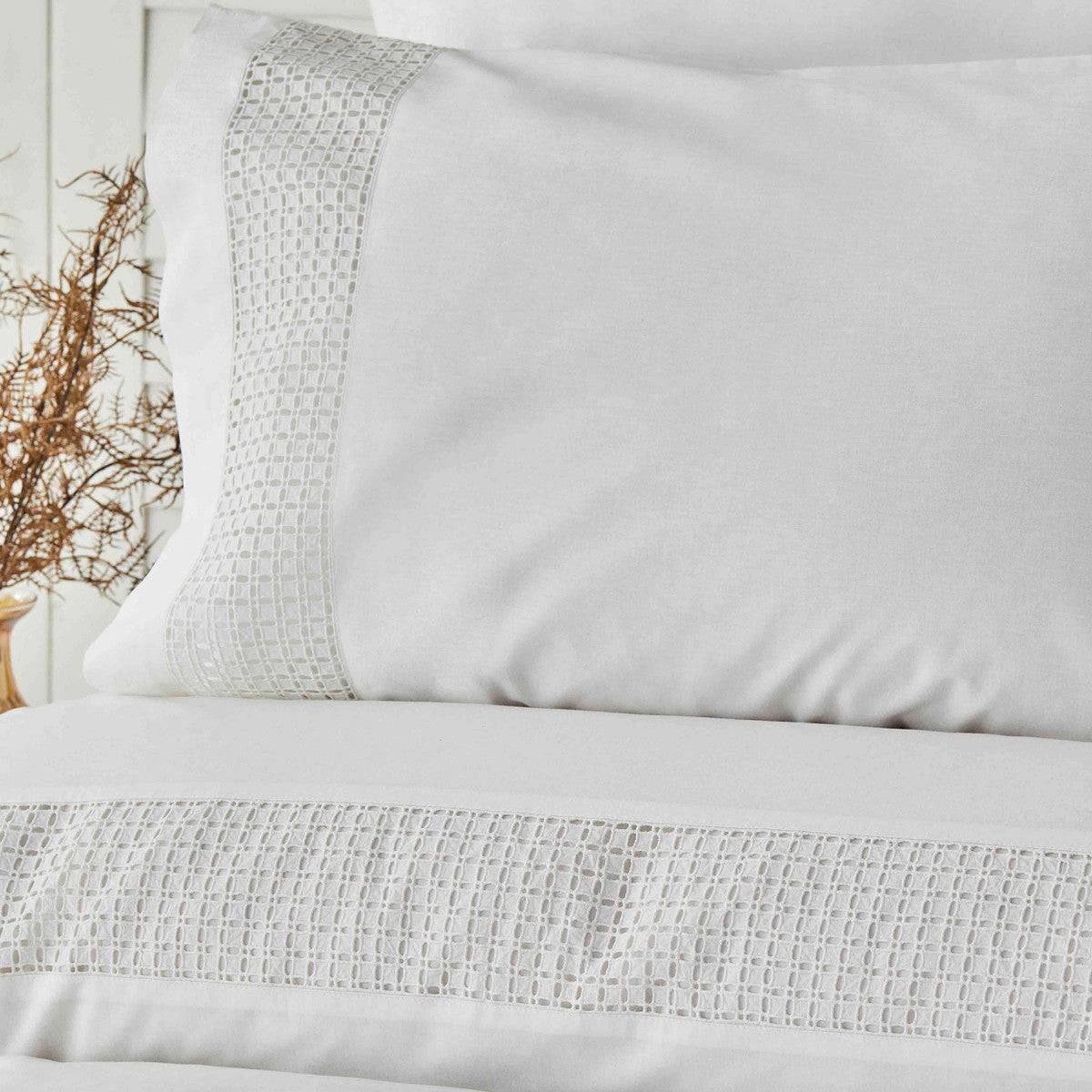 Karaca Home Verona White Brocade Double Duvet Cover Set 200.18.01.0248 -  Bedding - ebarza Furniture UAE | Shop Modern Furniture in Abu Dhabi & Dubai - مفروشات ايبازرا في الامارات | تسوق اثاث عصري وديكورات مميزة في دبي وابوظبي