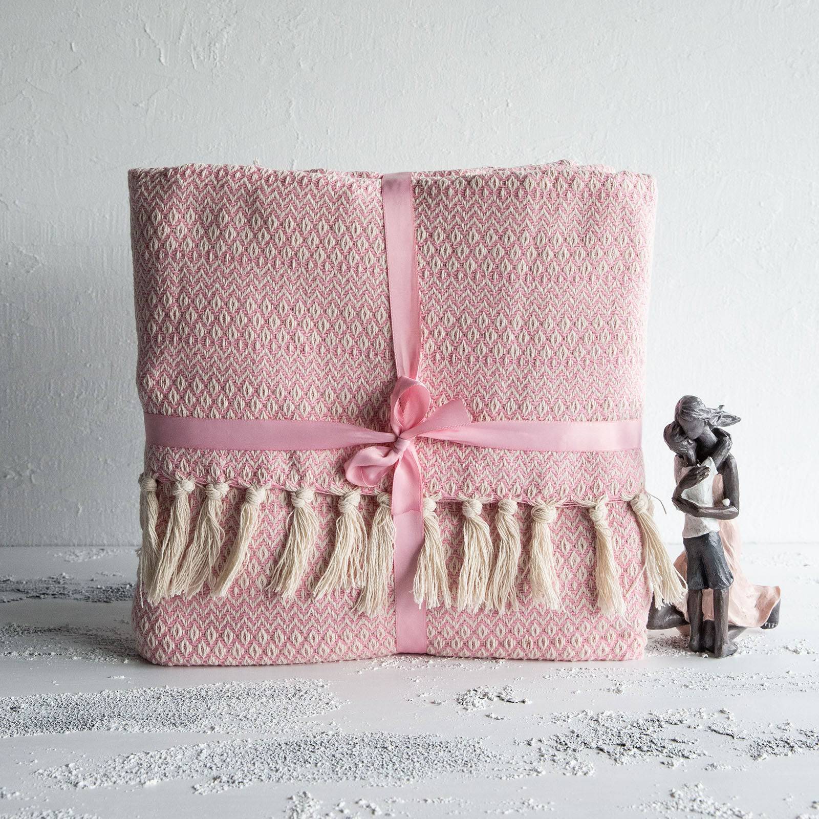 Levi Pudra Throw Blanket 200.14.01.0124 - Blankets - ebarza Furniture UAE | Shop Modern Furniture in Abu Dhabi & Dubai - مفروشات ايبازرا في الامارات | تسوق اثاث عصري وديكورات مميزة في دبي وابوظبي