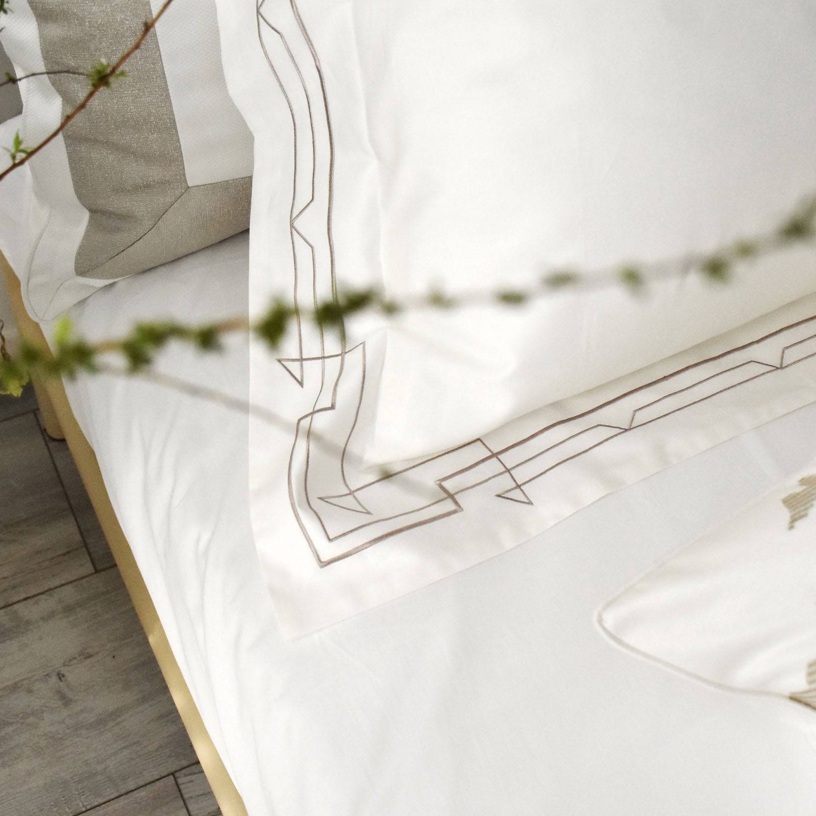 Loiret Full Bedding Set Ebb-001 - Bedding - ebarza Furniture UAE | Shop Modern Furniture in Abu Dhabi & Dubai - مفروشات ايبازرا في الامارات | تسوق اثاث عصري وديكورات مميزة في دبي وابوظبي