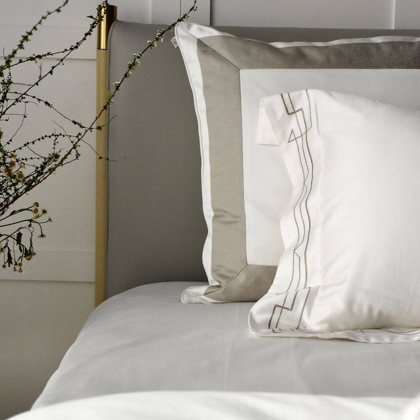 Loiret Full Bedding Set Ebb-001 - Bedding - ebarza Furniture UAE | Shop Modern Furniture in Abu Dhabi & Dubai - مفروشات ايبازرا في الامارات | تسوق اثاث عصري وديكورات مميزة في دبي وابوظبي