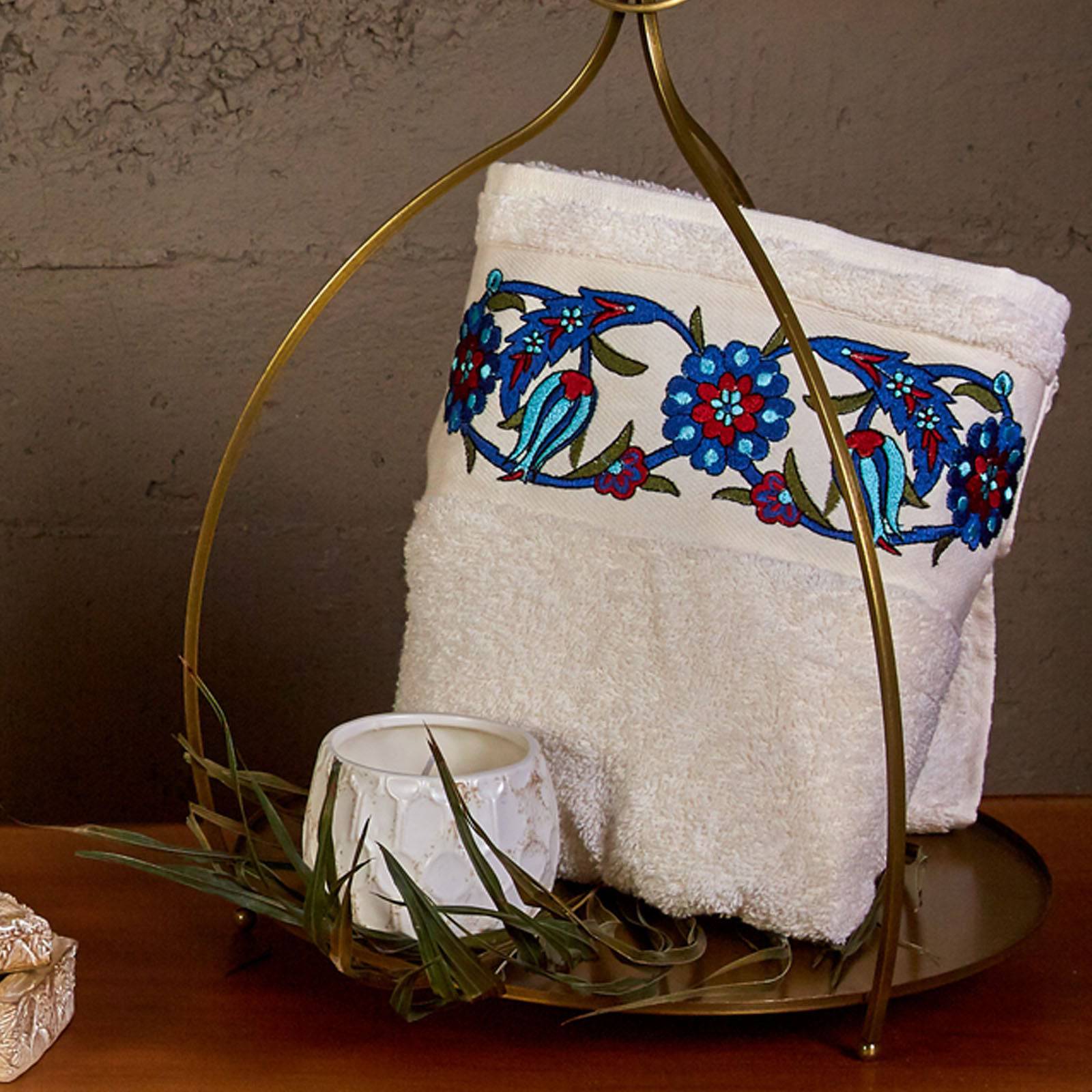 Mai Embroidered Offwhite Family Turkish Bath Set 200.15.01.0195 - Towels - ebarza Furniture UAE | Shop Modern Furniture in Abu Dhabi & Dubai - مفروشات ايبازرا في الامارات | تسوق اثاث عصري وديكورات مميزة في دبي وابوظبي