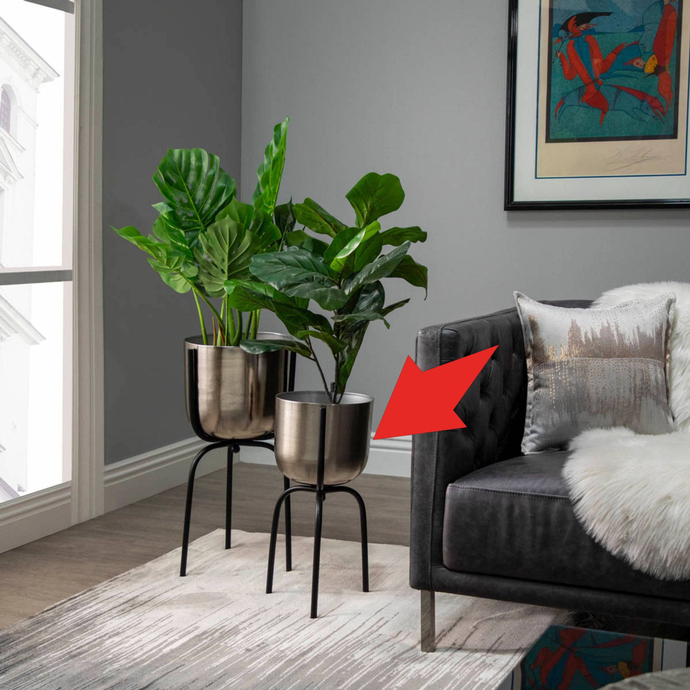 Metal Planter On Tripod 15158-02 - Planter Boxes - ebarza Furniture UAE | Shop Modern Furniture in Abu Dhabi & Dubai - مفروشات ايبازرا في الامارات | تسوق اثاث عصري وديكورات مميزة في دبي وابوظبي