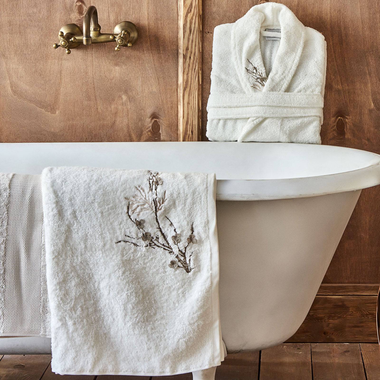 Miranda 3D Embroidered Offwhite Beige Bamboo Family Set 200.15.01.0054 - Towels - ebarza Furniture UAE | Shop Modern Furniture in Abu Dhabi & Dubai - مفروشات ايبازرا في الامارات | تسوق اثاث عصري وديكورات مميزة في دبي وابوظبي