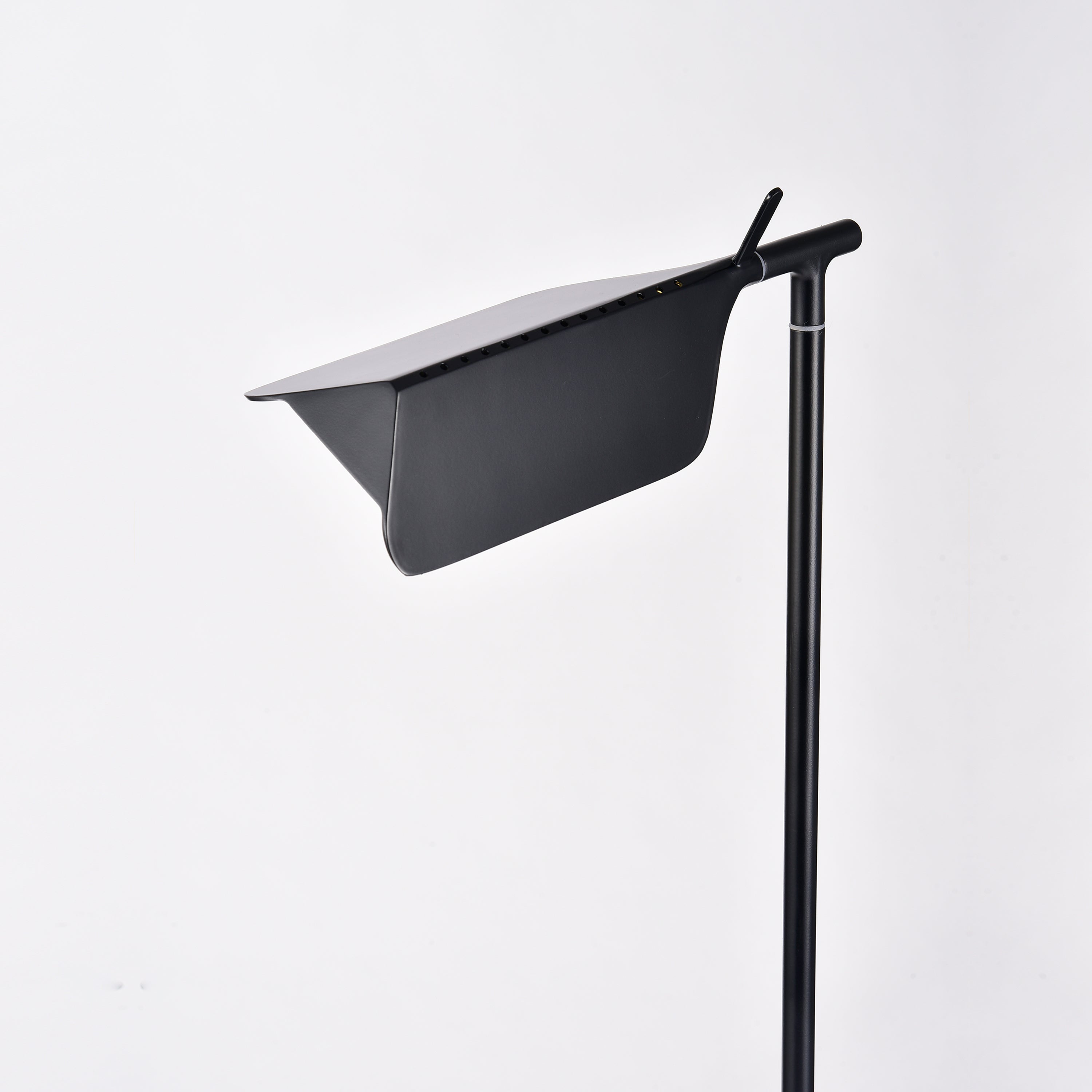 As Is - Modern Floor Lamp Cl1272Fb-B - DISPLAY ITEM - ebarza Furniture UAE | Shop Modern Furniture in Abu Dhabi & Dubai - مفروشات ايبازرا في الامارات | تسوق اثاث عصري وديكورات مميزة في دبي وابوظبي