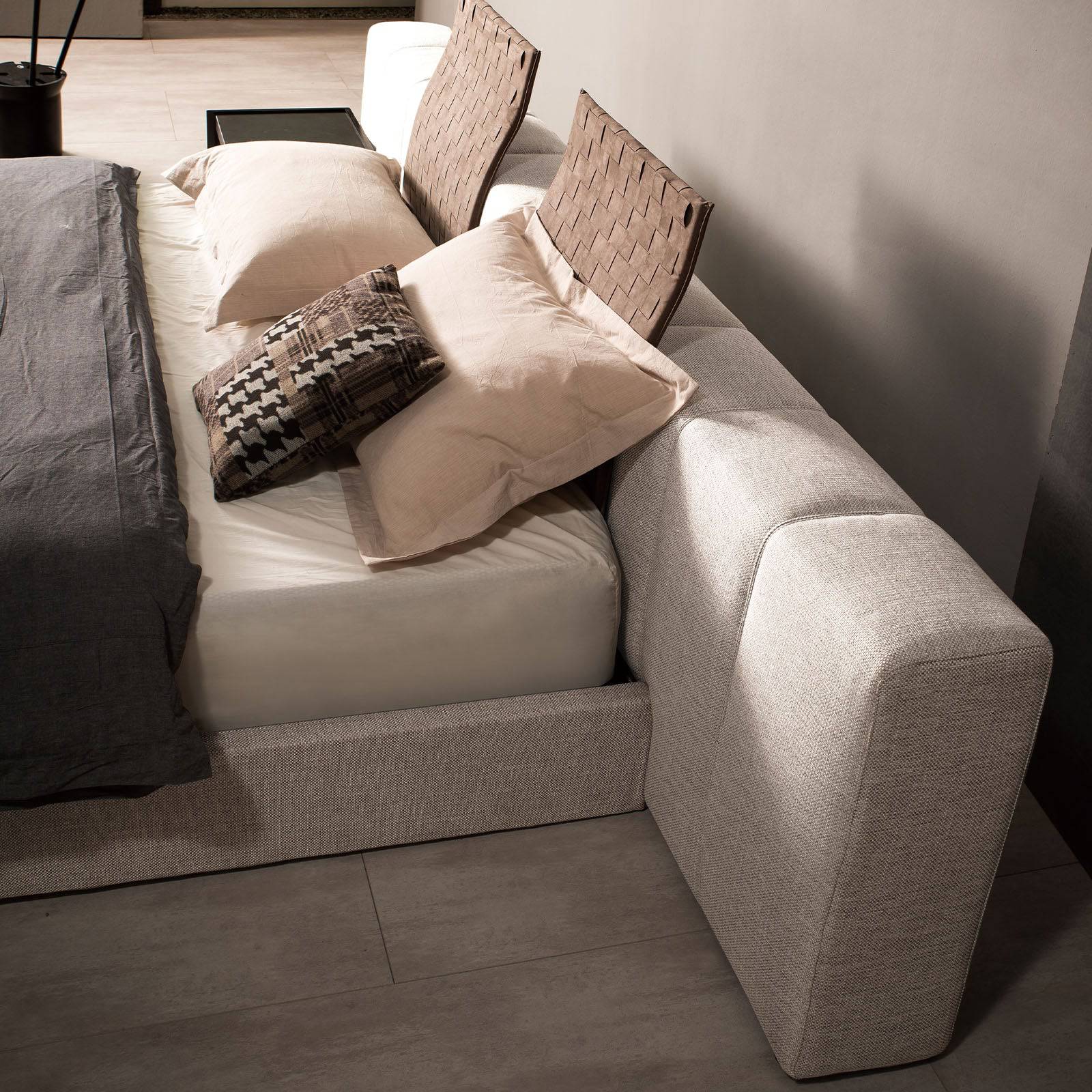 Monte King Size Bed B007 -  Bedsteads - ebarza Furniture UAE | Shop Modern Furniture in Abu Dhabi & Dubai - مفروشات ايبازرا في الامارات | تسوق اثاث عصري وديكورات مميزة في دبي وابوظبي