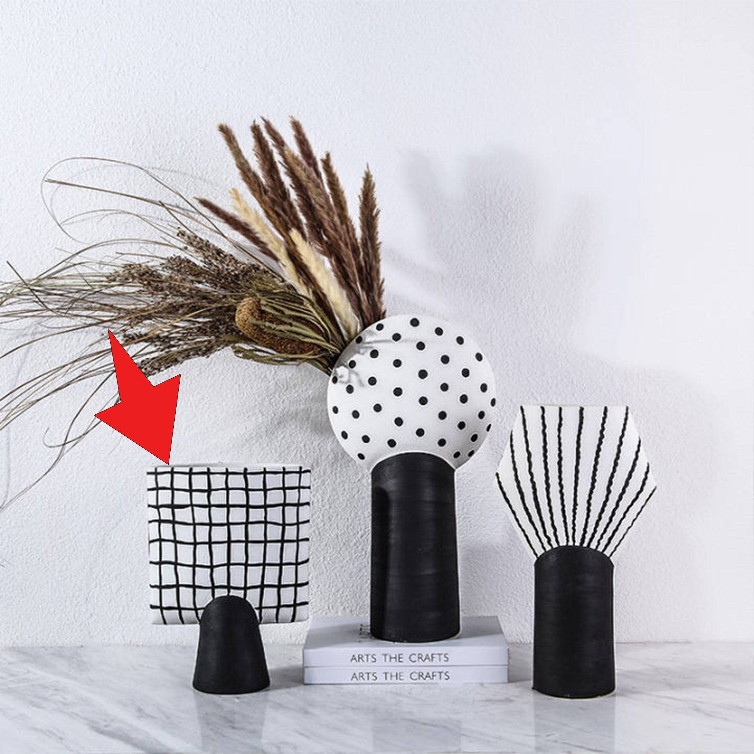 Pillar Vase -Black C Fa-D21023C -  Home Decor Figurines - ebarza Furniture UAE | Shop Modern Furniture in Abu Dhabi & Dubai - مفروشات ايبازرا في الامارات | تسوق اثاث عصري وديكورات مميزة في دبي وابوظبي