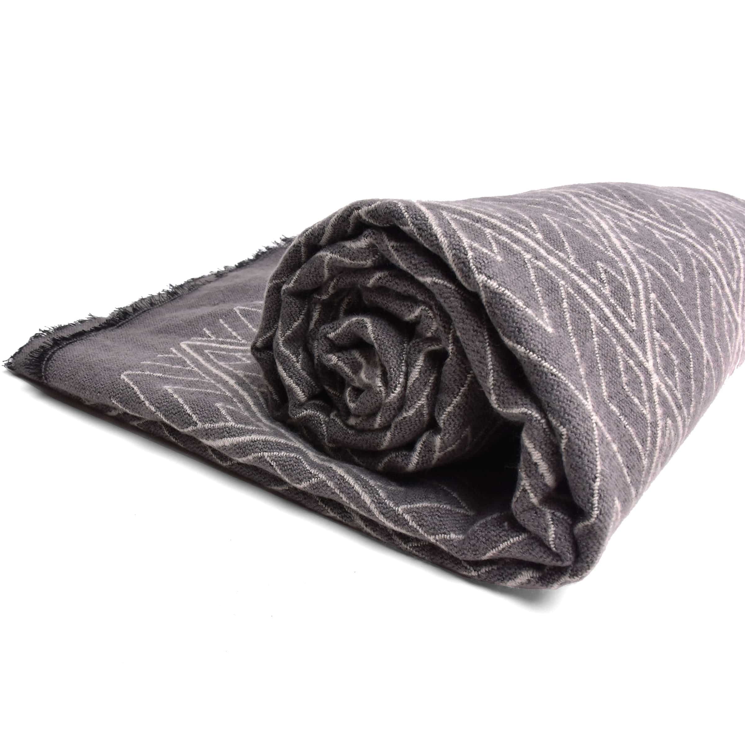 Skjf Vader Acrylic Jacquard Blanket Etb-003 -  Blankets - ebarza Furniture UAE | Shop Modern Furniture in Abu Dhabi & Dubai - مفروشات ايبازرا في الامارات | تسوق اثاث عصري وديكورات مميزة في دبي وابوظبي