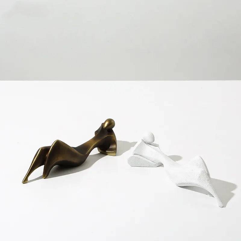 White Resin Figurative Sculpture Fc-Sz22018A - Home Decor Figurines - ebarza Furniture UAE | Shop Modern Furniture in Abu Dhabi & Dubai - مفروشات ايبازرا في الامارات | تسوق اثاث عصري وديكورات مميزة في دبي وابوظبي