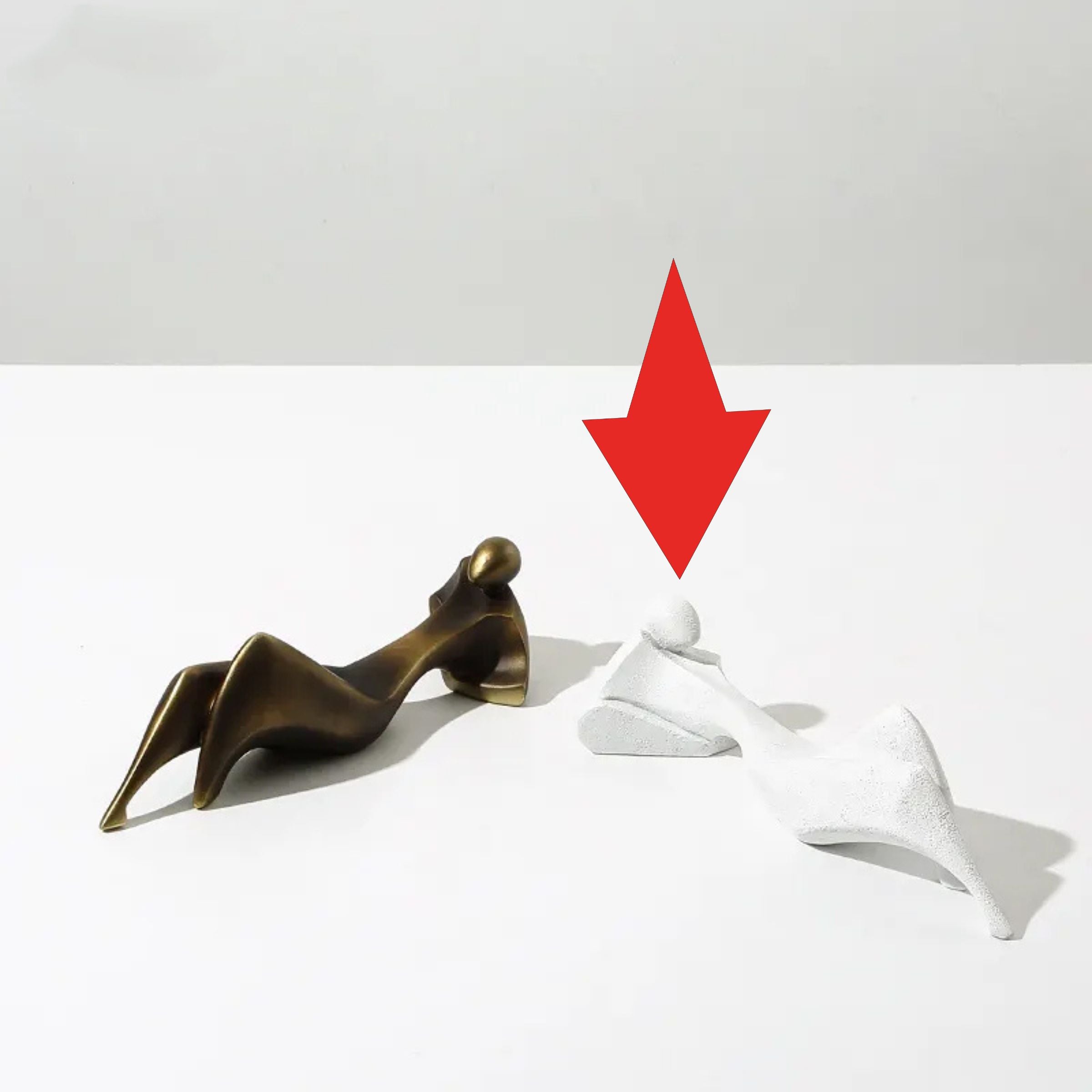 White Resin Figurative Sculpture Fc-Sz22018A - Home Decor Figurines - ebarza Furniture UAE | Shop Modern Furniture in Abu Dhabi & Dubai - مفروشات ايبازرا في الامارات | تسوق اثاث عصري وديكورات مميزة في دبي وابوظبي