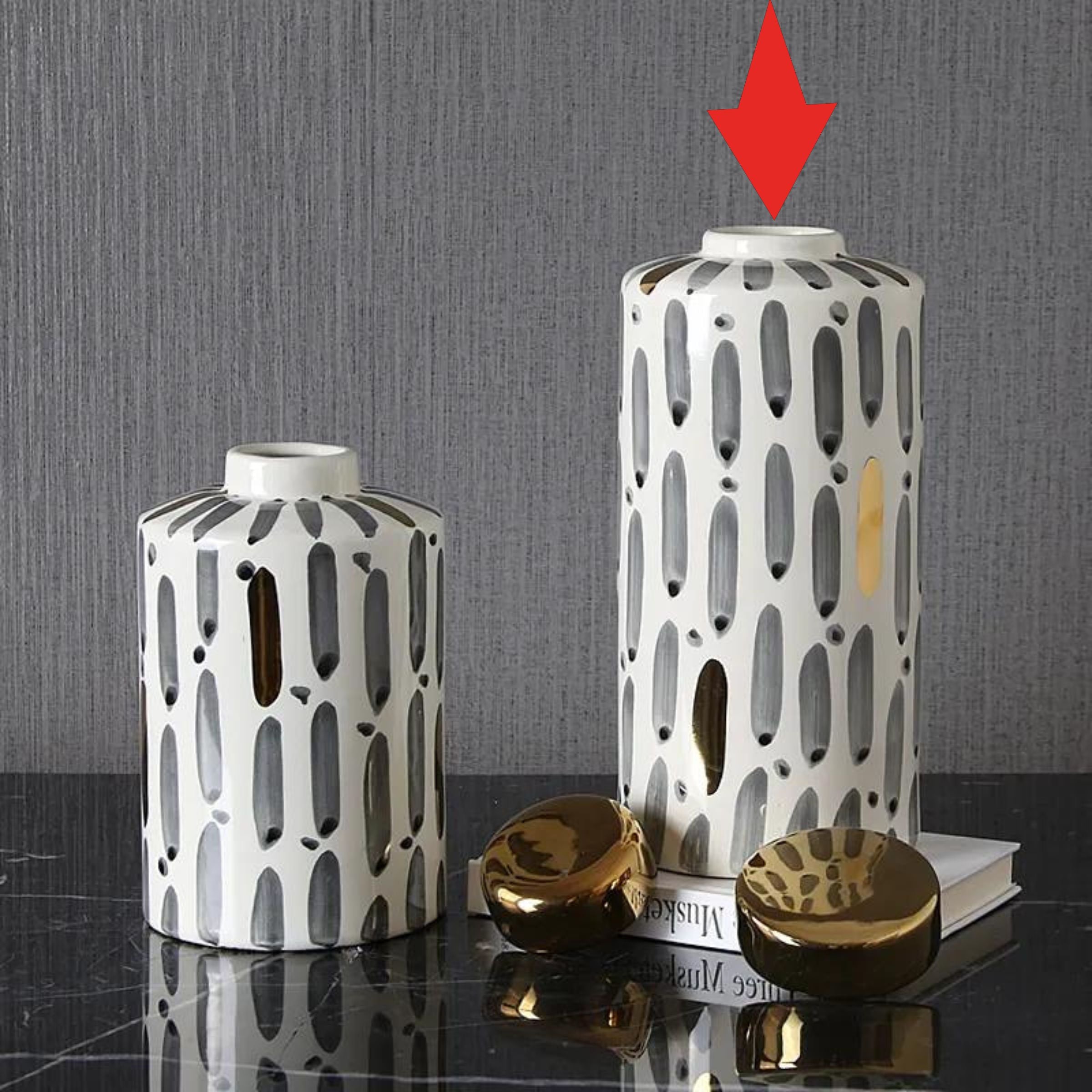 Black Stripe Bottle-A Vase Fa-D1980A - Vases - ebarza Furniture UAE | Shop Modern Furniture in Abu Dhabi & Dubai - مفروشات ايبازرا في الامارات | تسوق اثاث عصري وديكورات مميزة في دبي وابوظبي