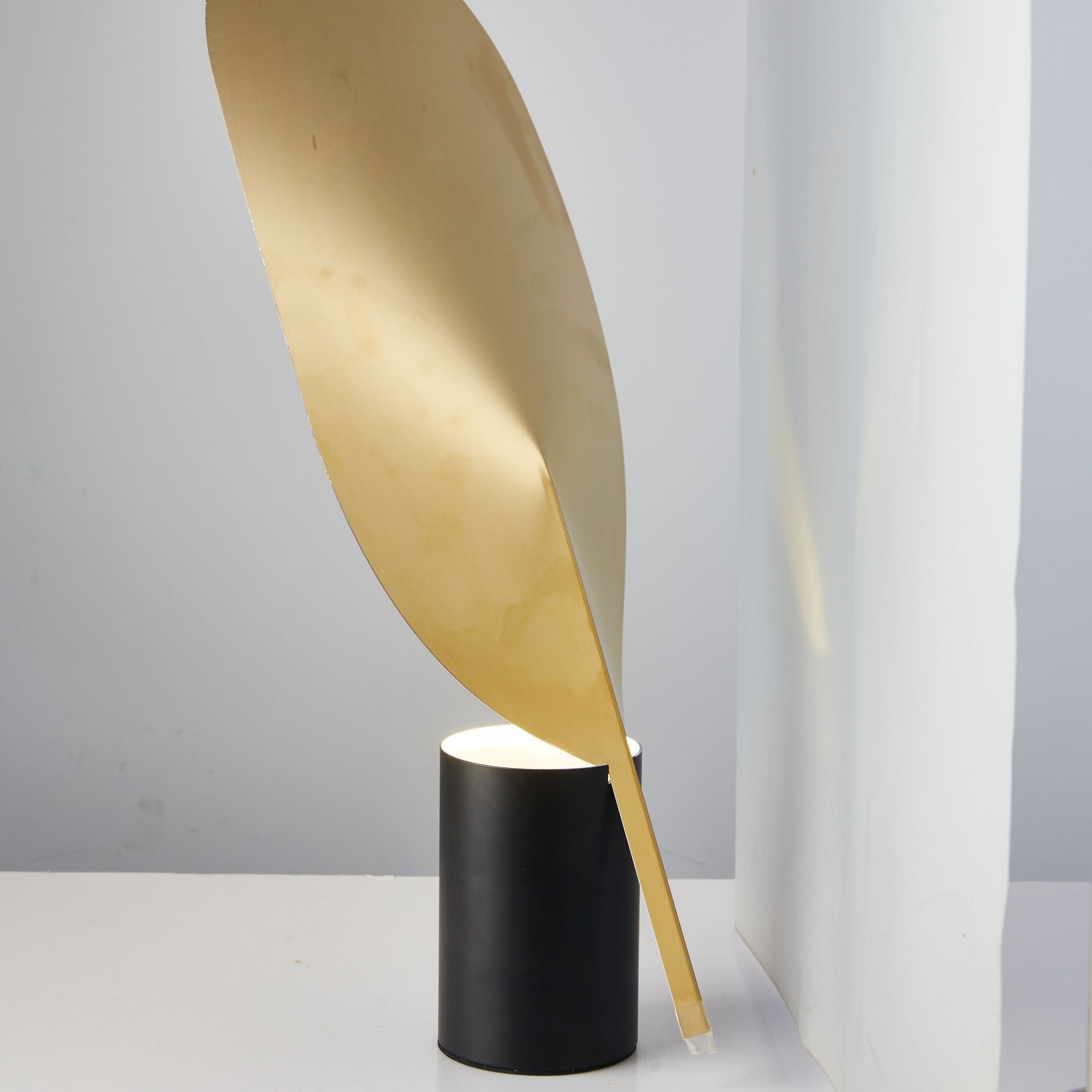 Leafshine Gold Table Lamp CY-LTD-1020-G - Desk\table Lamps - ebarza Furniture UAE | Shop Modern Furniture in Abu Dhabi & Dubai - مفروشات ايبازرا في الامارات | تسوق اثاث عصري وديكورات مميزة في دبي وابوظبي