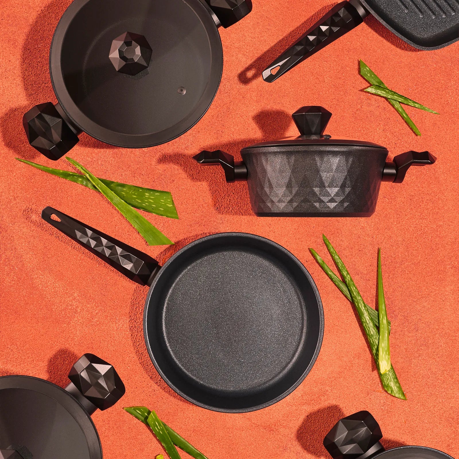 Karaca Bio Diamond Antibacterial 7 Piece Cookware Set With Handle And Induction Base 153.03.08.0429 - Cookware Sets - ebarza Furniture UAE | Shop Modern Furniture in Abu Dhabi & Dubai - مفروشات ايبازرا في الامارات | تسوق اثاث عصري وديكورات مميزة في دبي وابوظبي
