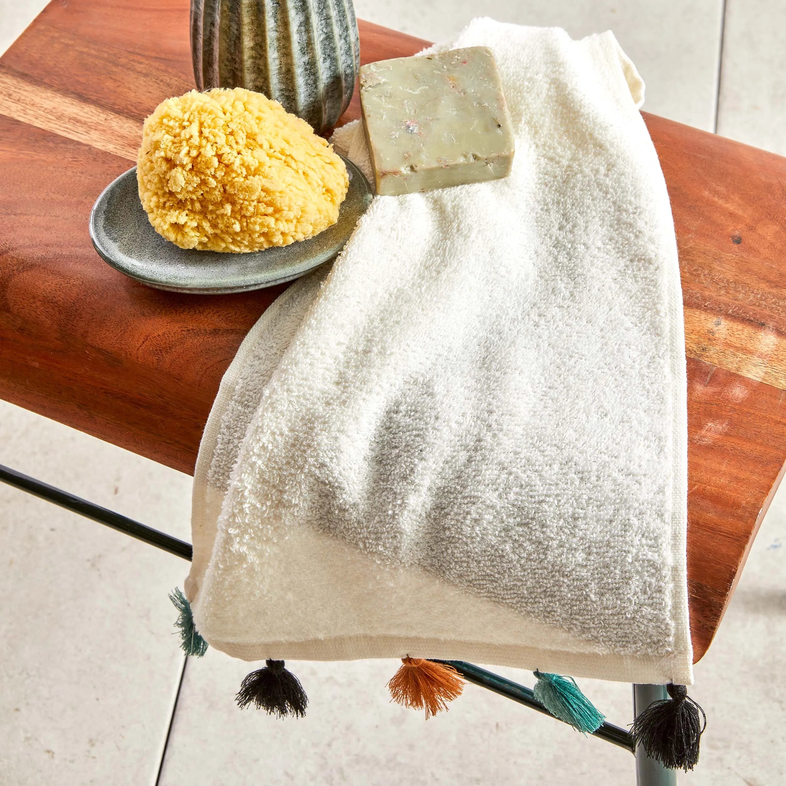 Karaca Home Cactus Embroidered Towel 30X50 Cm 200.19.01.0298 - Towels - ebarza Furniture UAE | Shop Modern Furniture in Abu Dhabi & Dubai - مفروشات ايبازرا في الامارات | تسوق اثاث عصري وديكورات مميزة في دبي وابوظبي