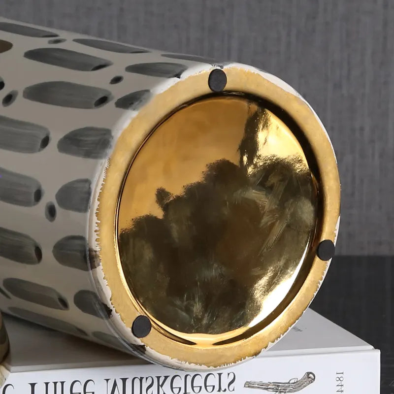 Black Stripe Bottle-A Vase Fa-D1980A - Vases - ebarza Furniture UAE | Shop Modern Furniture in Abu Dhabi & Dubai - مفروشات ايبازرا في الامارات | تسوق اثاث عصري وديكورات مميزة في دبي وابوظبي