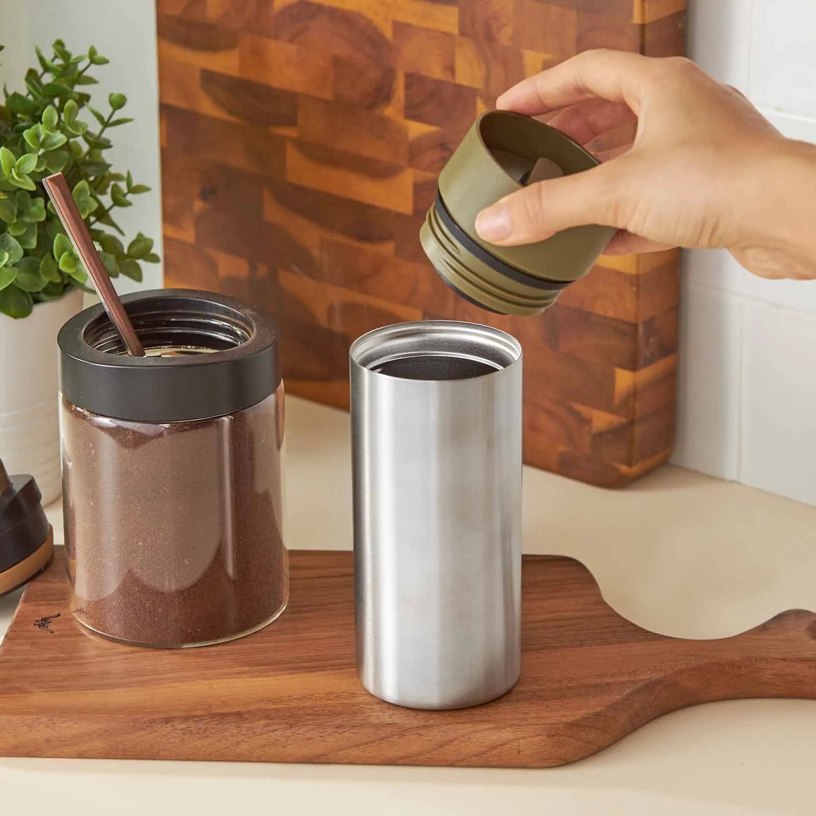 Karaca Bottom Green Thermos 350 Ml 153.03.06.5669 - Drinkware - ebarza Furniture UAE | Shop Modern Furniture in Abu Dhabi & Dubai - مفروشات ايبازرا في الامارات | تسوق اثاث عصري وديكورات مميزة في دبي وابوظبي