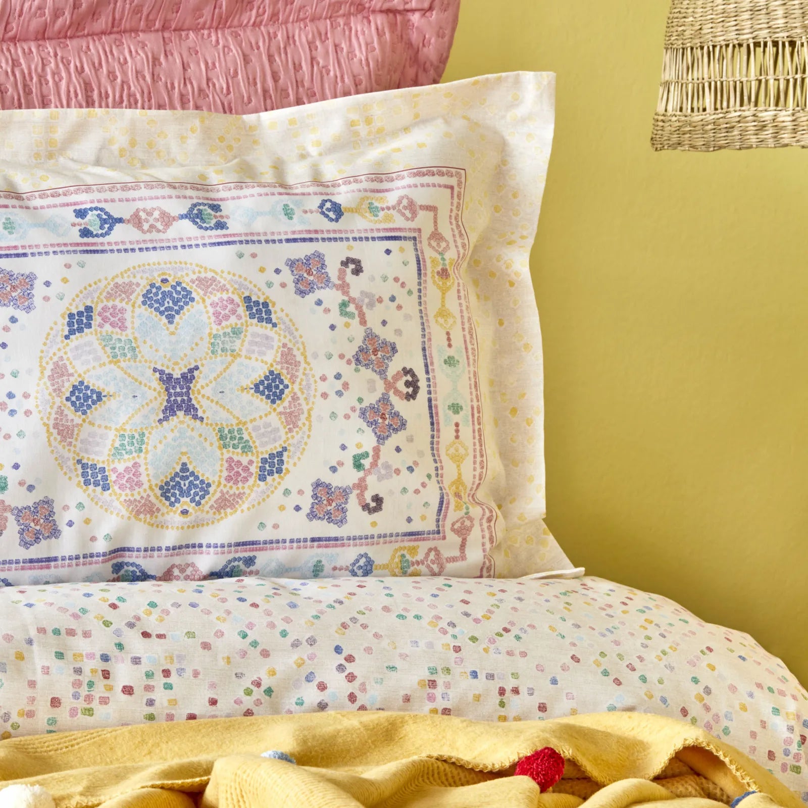 Karaca Home Bonbon Pink Double Cotton Winter Set 200.19.01.0021 - Bedding - ebarza Furniture UAE | Shop Modern Furniture in Abu Dhabi & Dubai - مفروشات ايبازرا في الامارات | تسوق اثاث عصري وديكورات مميزة في دبي وابوظبي