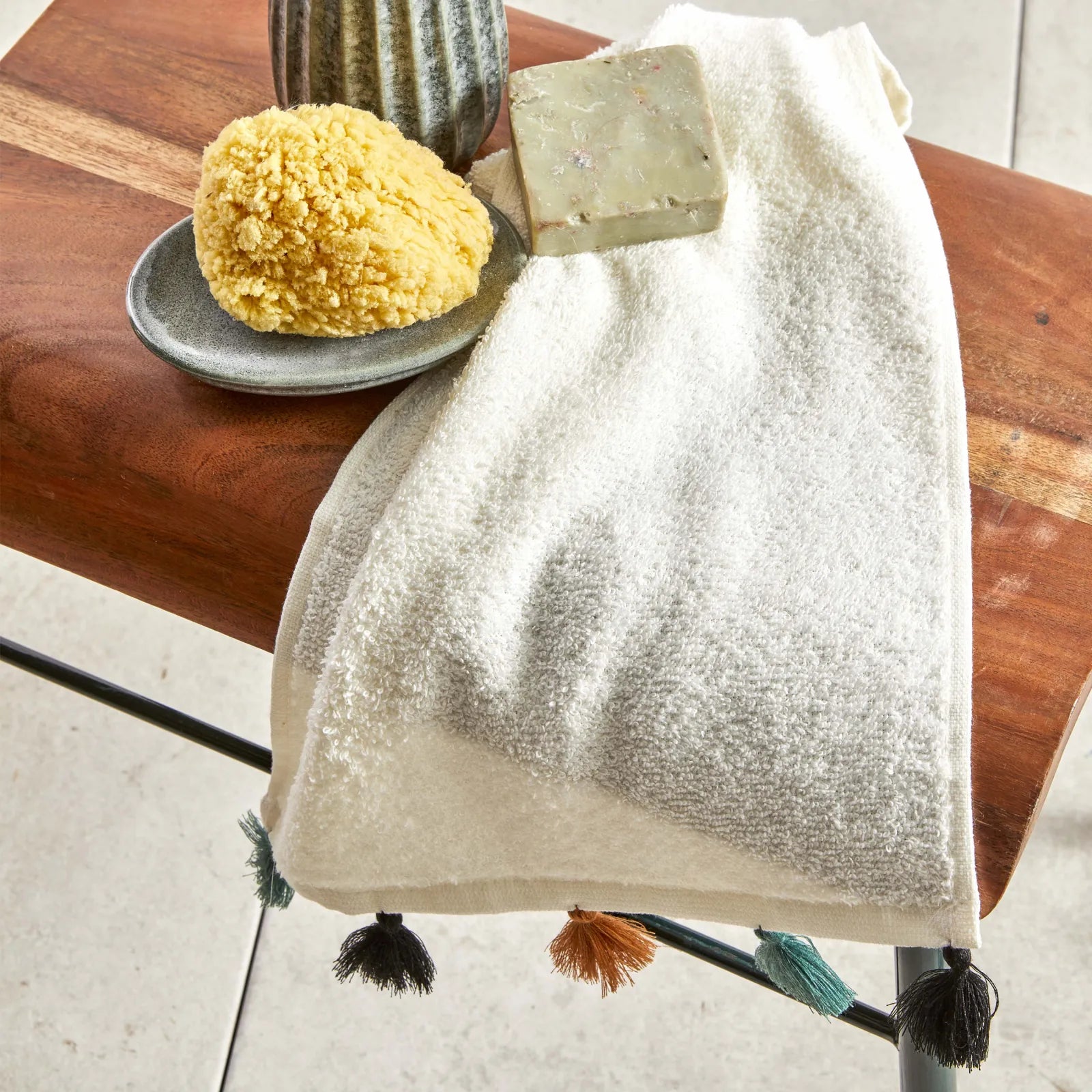 Karaca Home Cactus Tasseled Towel 30X50 Cm 200.19.01.0312 - Towels - ebarza Furniture UAE | Shop Modern Furniture in Abu Dhabi & Dubai - مفروشات ايبازرا في الامارات | تسوق اثاث عصري وديكورات مميزة في دبي وابوظبي