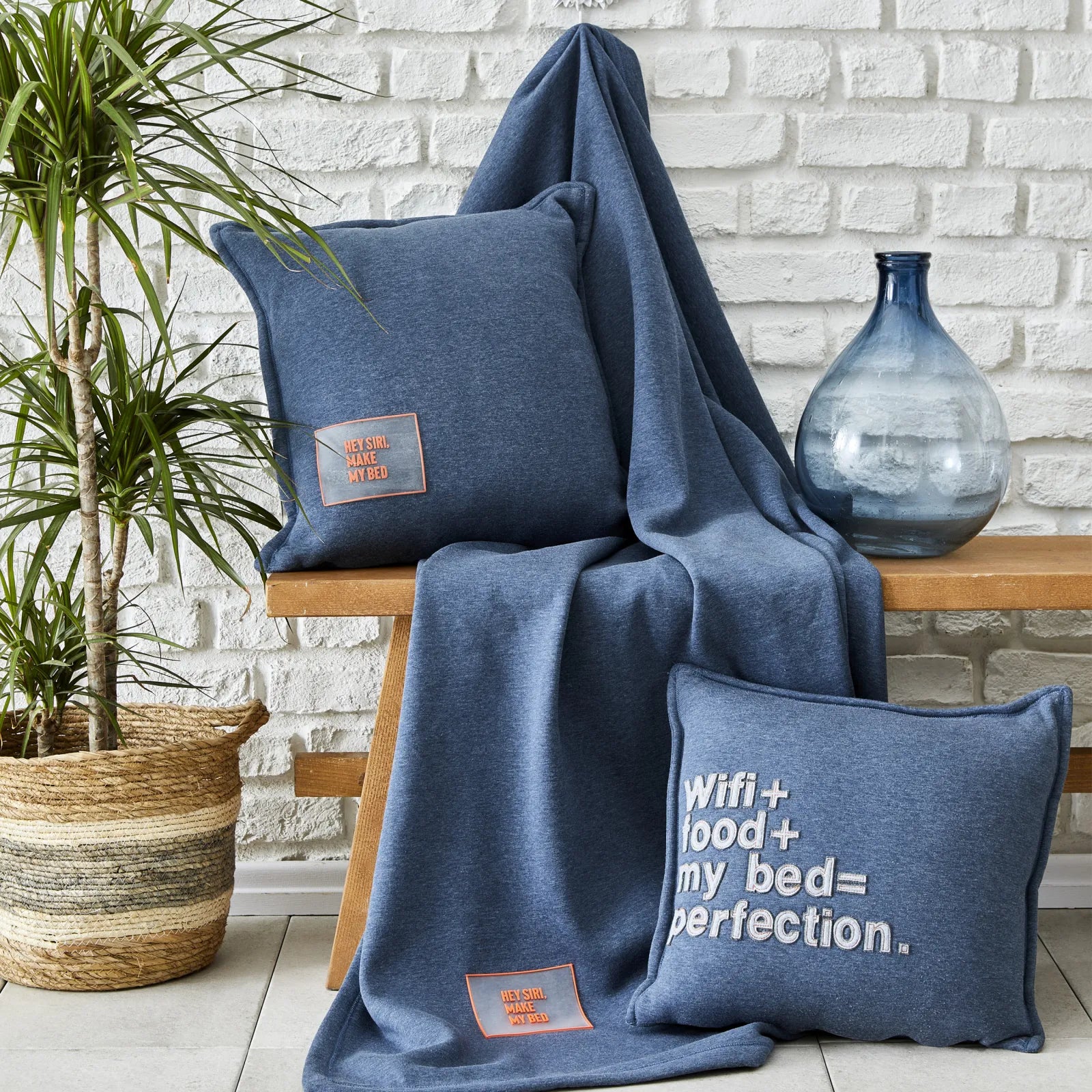 Karaca Home Softy Comfort T.V Blanket Indigo 130X170Cm 200.19.01.0393 - Blankets - ebarza Furniture UAE | Shop Modern Furniture in Abu Dhabi & Dubai - مفروشات ايبازرا في الامارات | تسوق اثاث عصري وديكورات مميزة في دبي وابوظبي