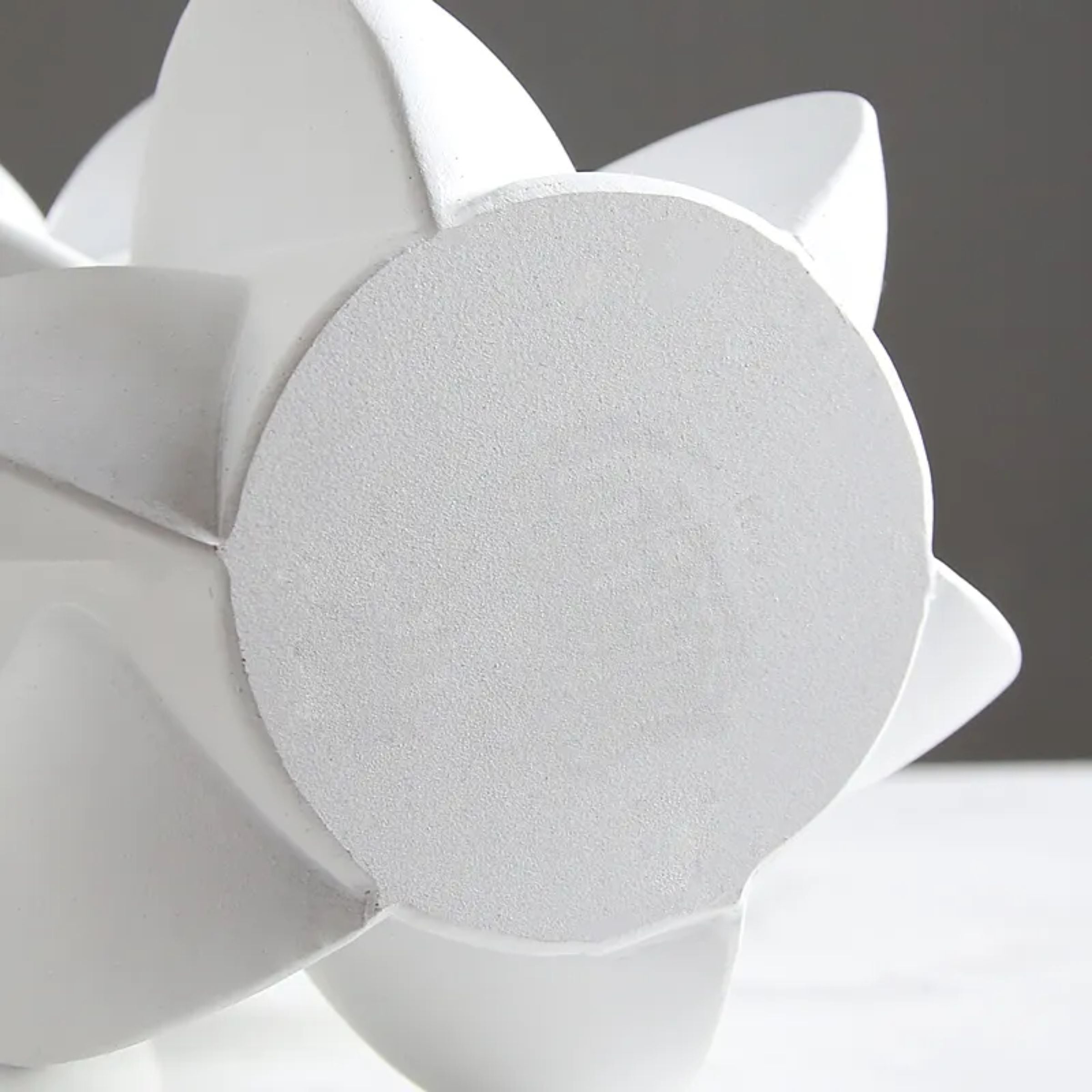 White Circle Resin Vase Fa-Sz2018B - Vases - ebarza Furniture UAE | Shop Modern Furniture in Abu Dhabi & Dubai - مفروشات ايبازرا في الامارات | تسوق اثاث عصري وديكورات مميزة في دبي وابوظبي