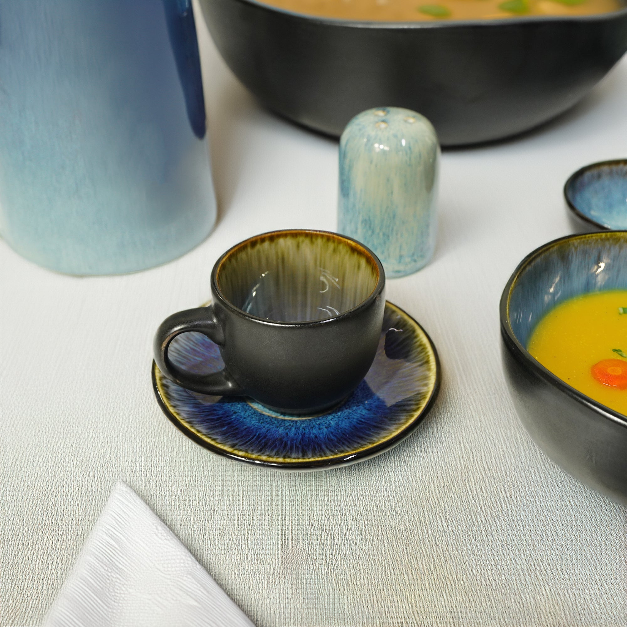 Blue wave Cups/Saucer Black and Blue HZ4333/32 -  cups - ebarza Furniture UAE | Shop Modern Furniture in Abu Dhabi & Dubai - مفروشات ايبازرا في الامارات | تسوق اثاث عصري وديكورات مميزة في دبي وابوظبي