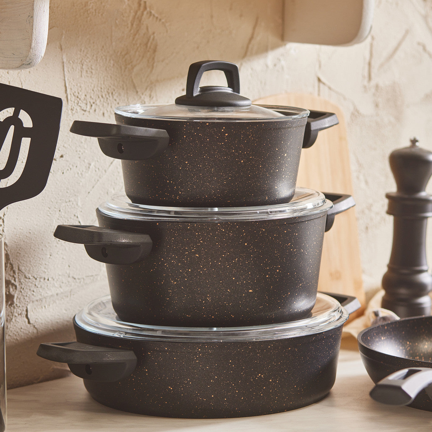 Karaca Biogranit V2 13 Piece Cookware Set Black Gold 153.09.01.3920 -  Cookware Sets - ebarza Furniture UAE | Shop Modern Furniture in Abu Dhabi & Dubai - مفروشات ايبازرا في الامارات | تسوق اثاث عصري وديكورات مميزة في دبي وابوظبي