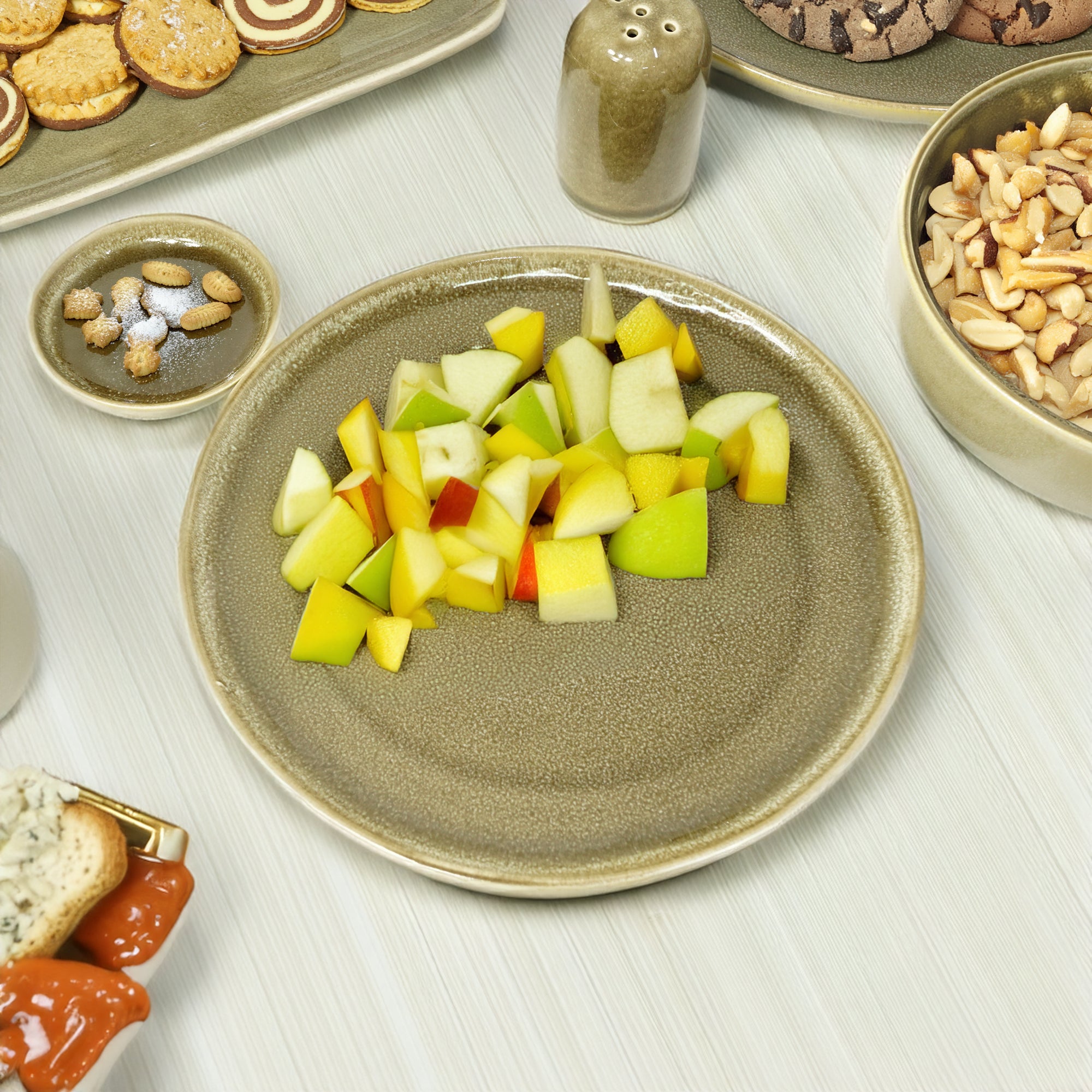 Browny Salad Plate HZ4256 -  Plates - ebarza Furniture UAE | Shop Modern Furniture in Abu Dhabi & Dubai - مفروشات ايبازرا في الامارات | تسوق اثاث عصري وديكورات مميزة في دبي وابوظبي