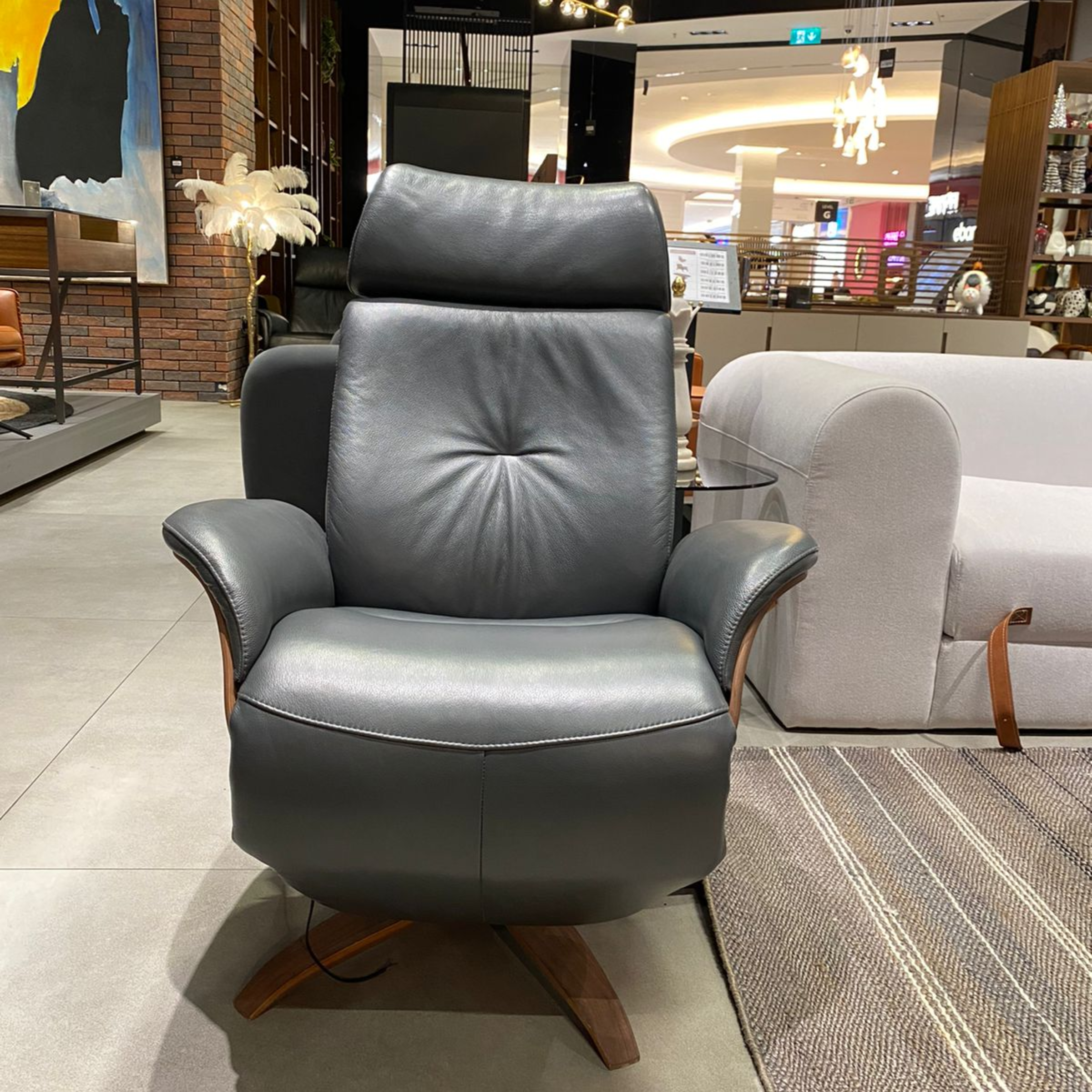 Display Item - Benz Relaxing Swivel And Electric Grey Recliner Lounge Chair  Hkp-7608MfelNakheel -  DISPLAY ITEM - ebarza Furniture UAE | Shop Modern Furniture in Abu Dhabi & Dubai - مفروشات ايبازرا في الامارات | تسوق اثاث عصري وديكورات مميزة في دبي وابوظبي