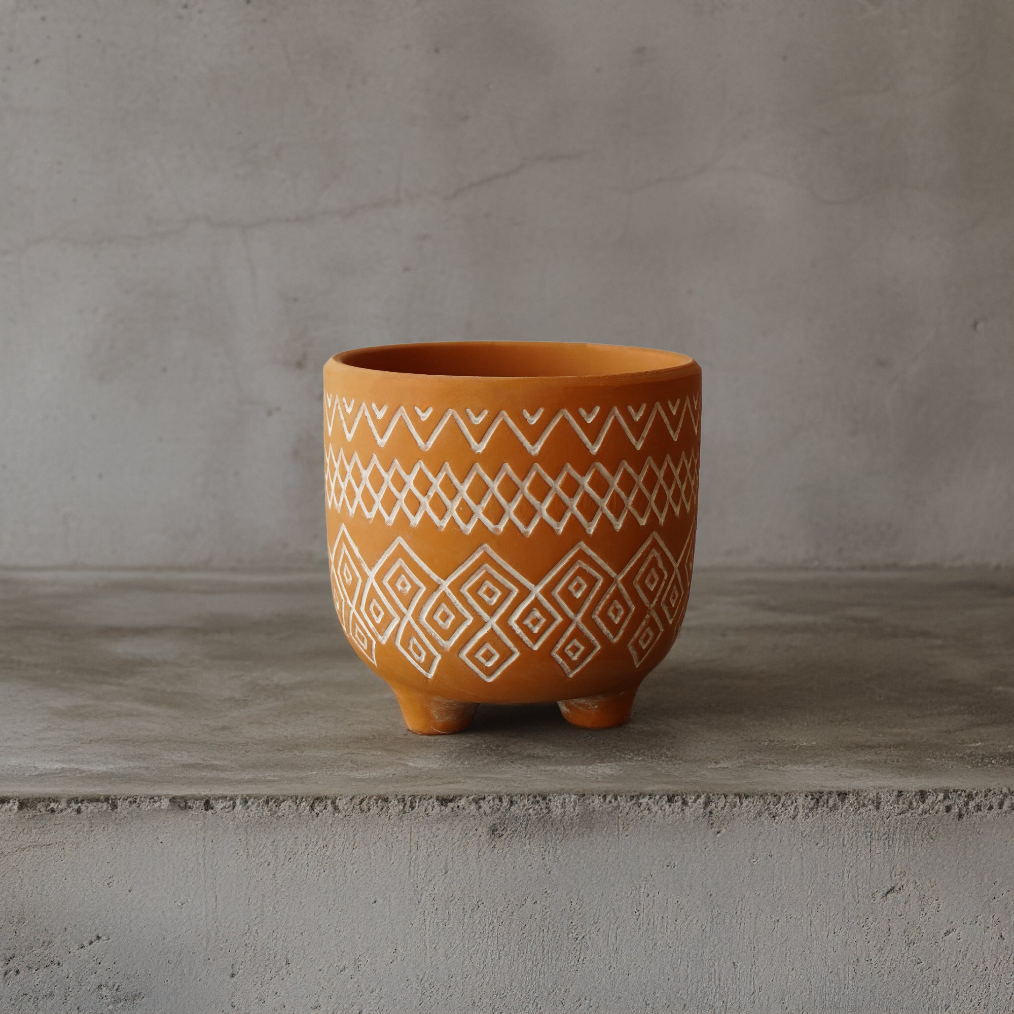 Triangular Terracotta  Outdoor/Indoor Planter Box  TE  8072F-187 -  Planter Boxes - ebarza Furniture UAE | Shop Modern Furniture in Abu Dhabi & Dubai - مفروشات ايبازرا في الامارات | تسوق اثاث عصري وديكورات مميزة في دبي وابوظبي