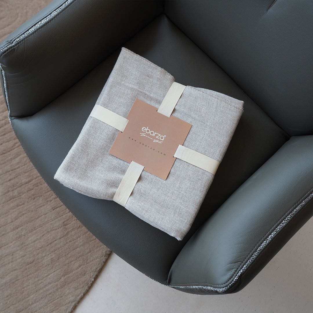 HearthHug Throw Blanket - 150GSM -  Blankets - ebarza Furniture UAE | Shop Modern Furniture in Abu Dhabi & Dubai - مفروشات ايبازرا في الامارات | تسوق اثاث عصري وديكورات مميزة في دبي وابوظبي