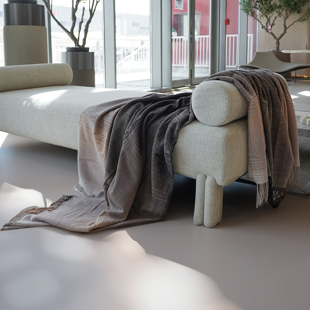 WarmNest Throw Blanket - 300GSM -  Blankets - ebarza Furniture UAE | Shop Modern Furniture in Abu Dhabi & Dubai - مفروشات ايبازرا في الامارات | تسوق اثاث عصري وديكورات مميزة في دبي وابوظبي
