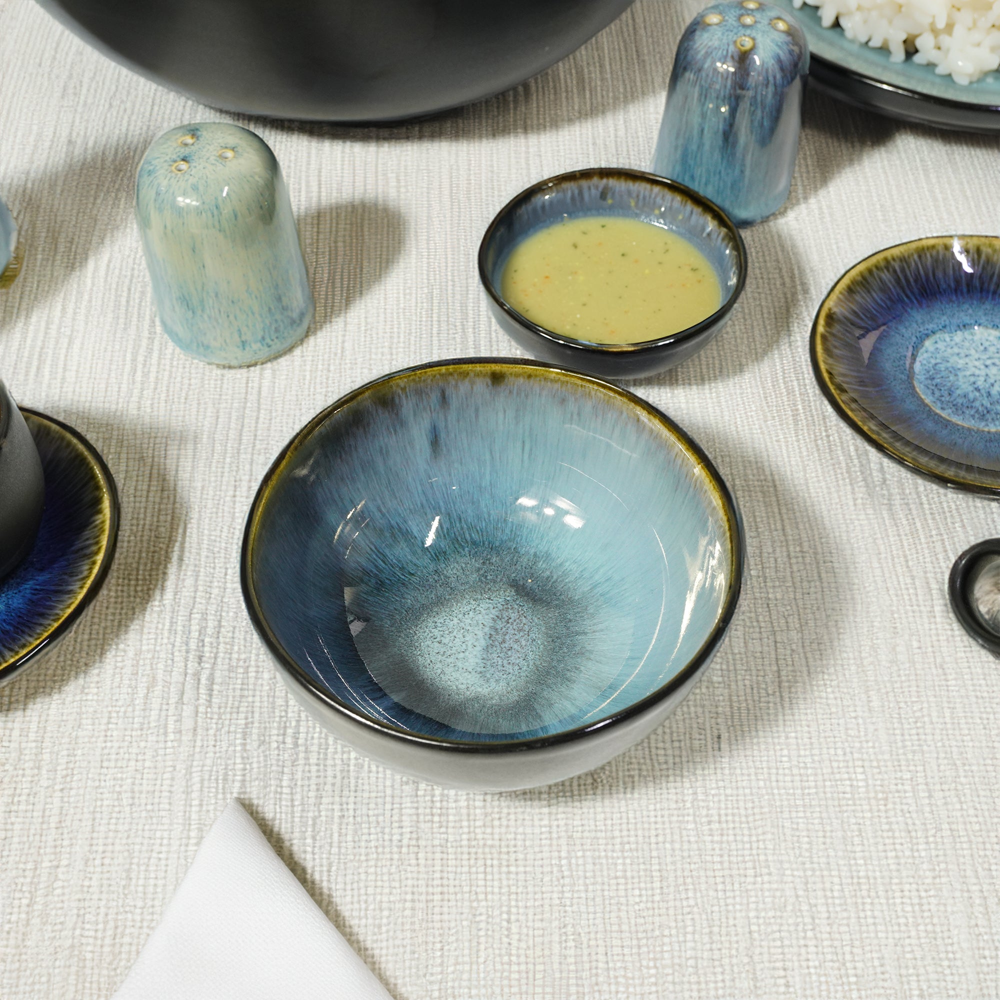 Blue wave Bowl Black and Blue  HZ3112 -  Bowls - ebarza Furniture UAE | Shop Modern Furniture in Abu Dhabi & Dubai - مفروشات ايبازرا في الامارات | تسوق اثاث عصري وديكورات مميزة في دبي وابوظبي