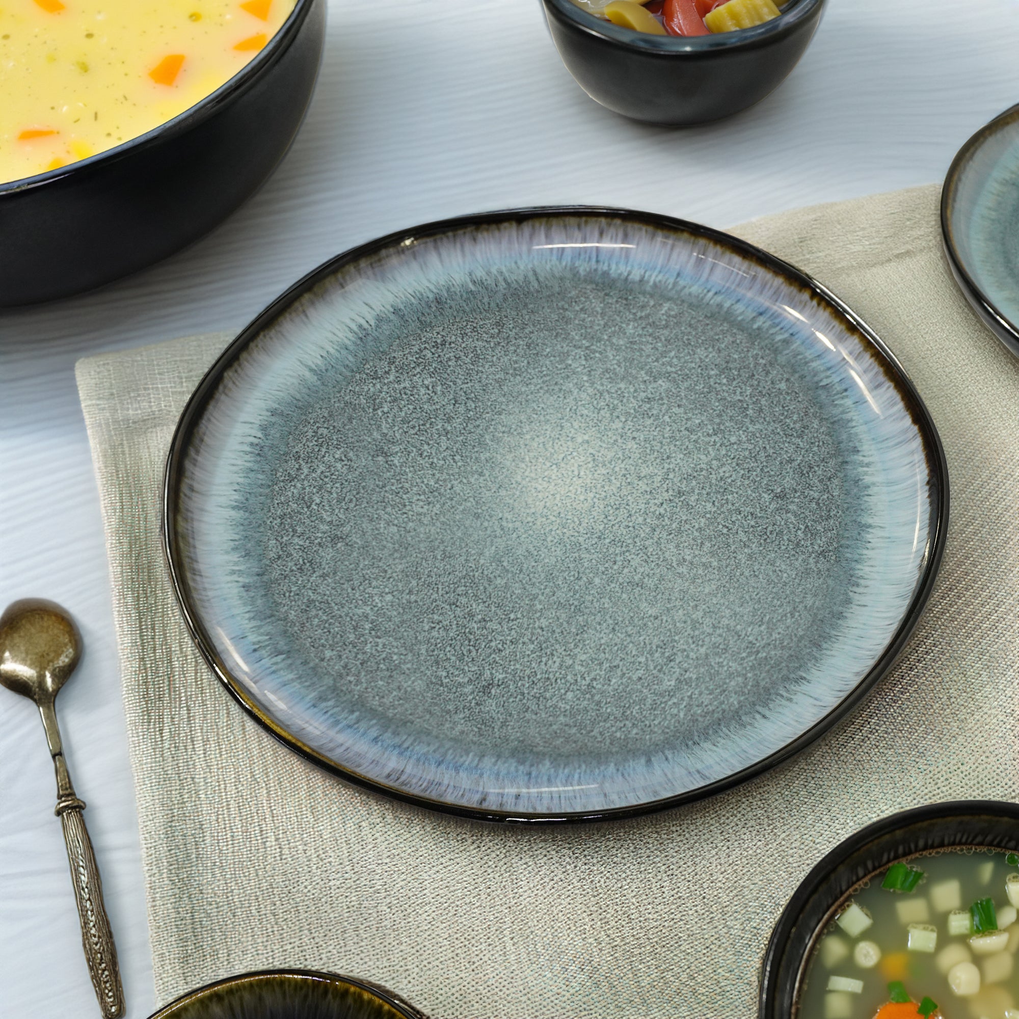 Blue Wave Dinner Plate Black and Blue  HZ3092 -  Plates - ebarza Furniture UAE | Shop Modern Furniture in Abu Dhabi & Dubai - مفروشات ايبازرا في الامارات | تسوق اثاث عصري وديكورات مميزة في دبي وابوظبي