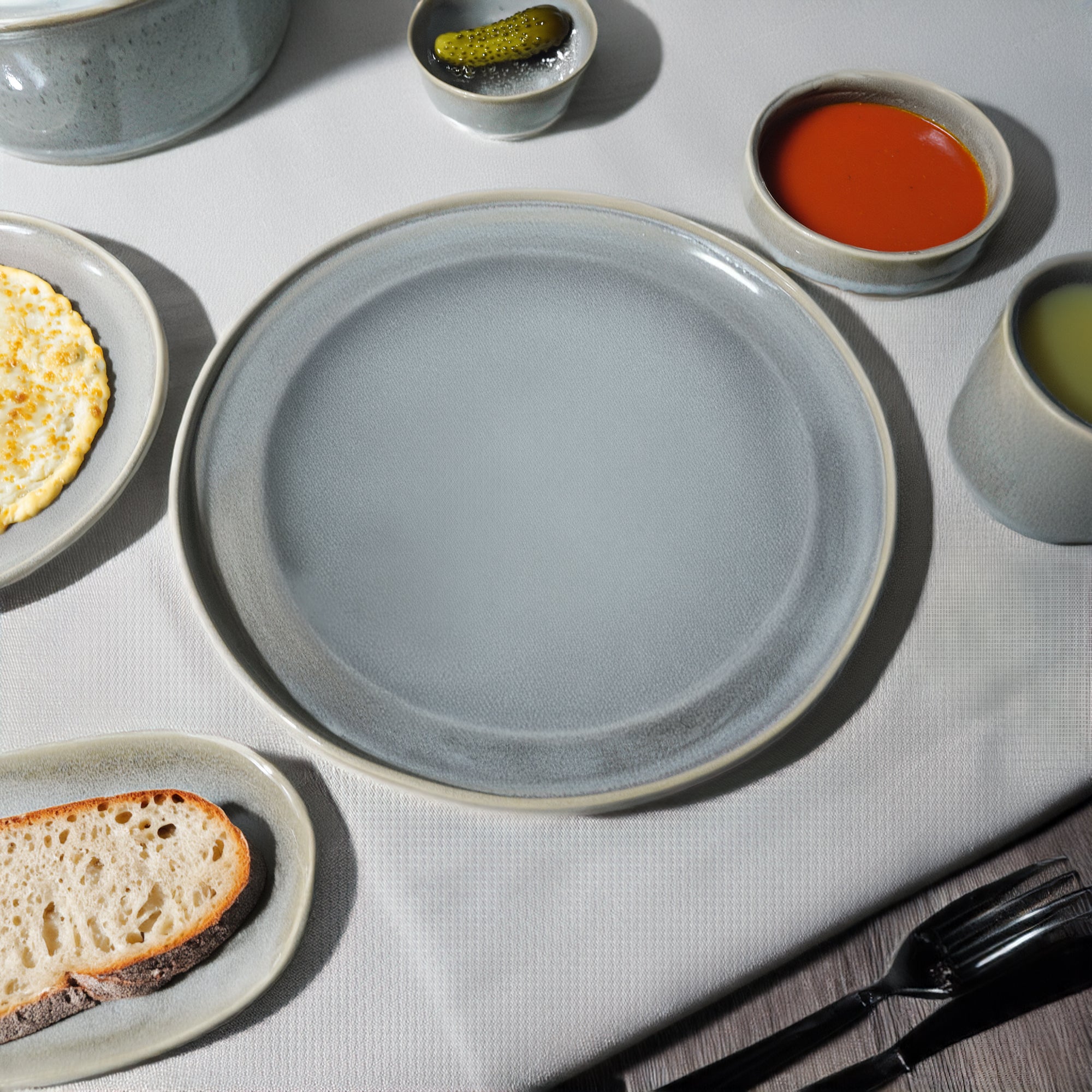 Passifoy Dinner Plate HZ2465-S -  Plates - ebarza Furniture UAE | Shop Modern Furniture in Abu Dhabi & Dubai - مفروشات ايبازرا في الامارات | تسوق اثاث عصري وديكورات مميزة في دبي وابوظبي