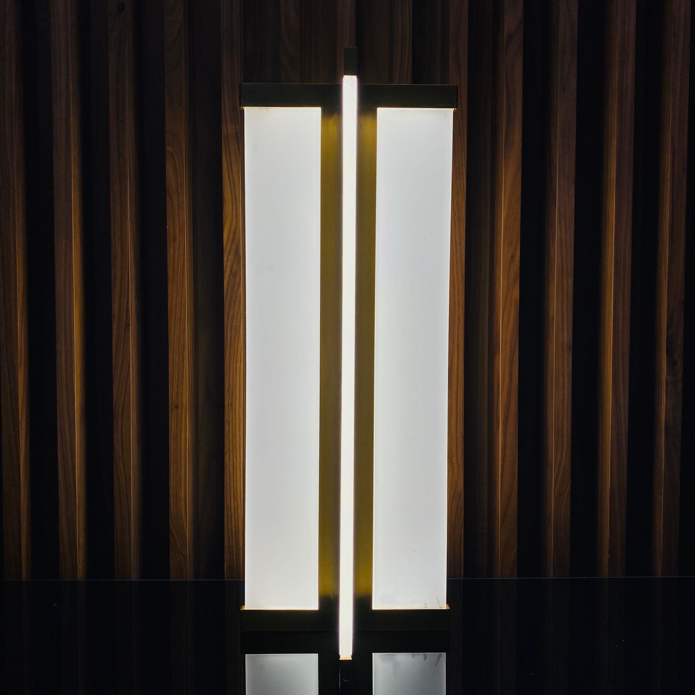 Golden Table Lamp CY-LTD-1017-G -  Desk\table Lamps - ebarza Furniture UAE | Shop Modern Furniture in Abu Dhabi & Dubai - مفروشات ايبازرا في الامارات | تسوق اثاث عصري وديكورات مميزة في دبي وابوظبي