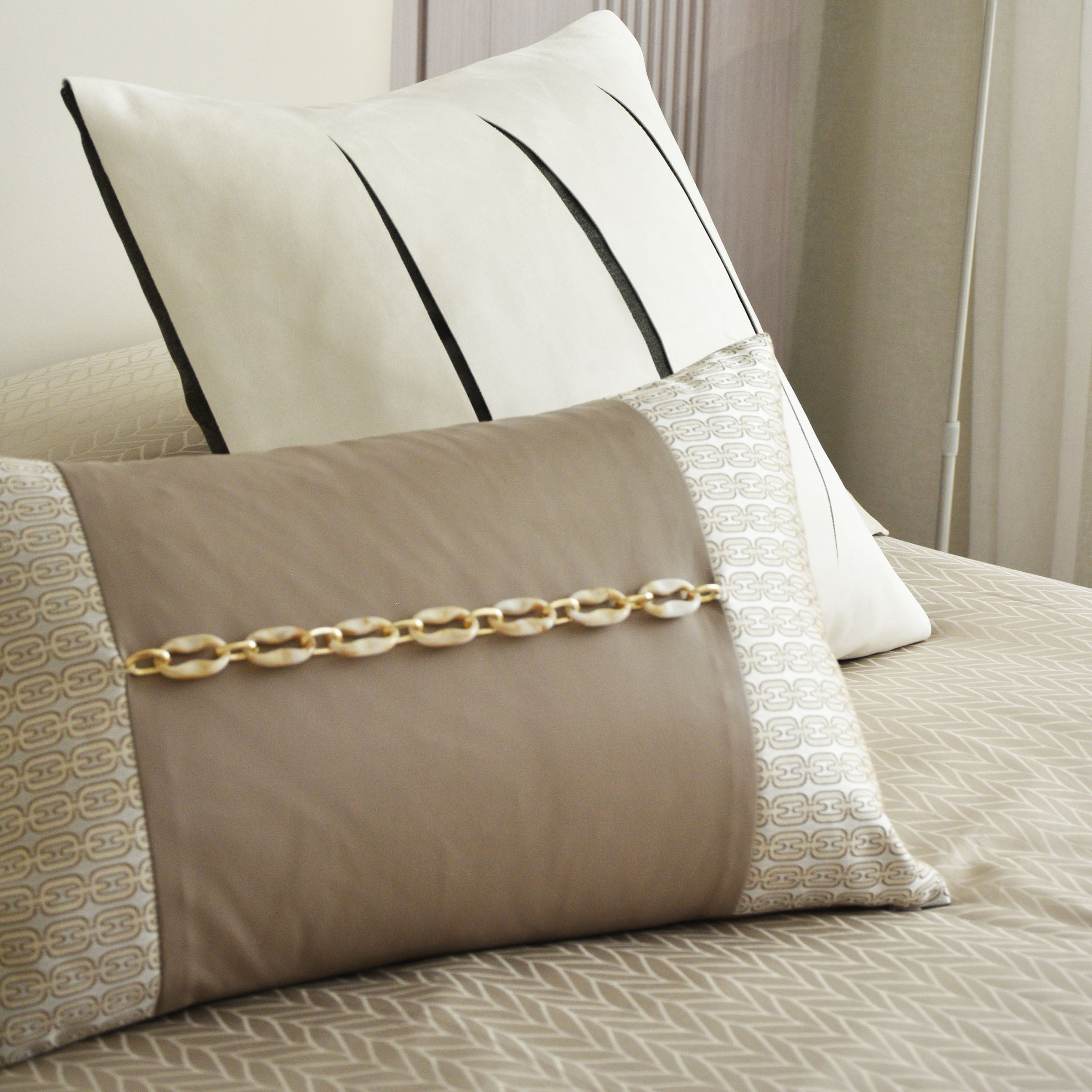 30*60 Moray Spliced Cushion - ECC074 -  Cushions - ebarza Furniture UAE | Shop Modern Furniture in Abu Dhabi & Dubai - مفروشات ايبازرا في الامارات | تسوق اثاث عصري وديكورات مميزة في دبي وابوظبي