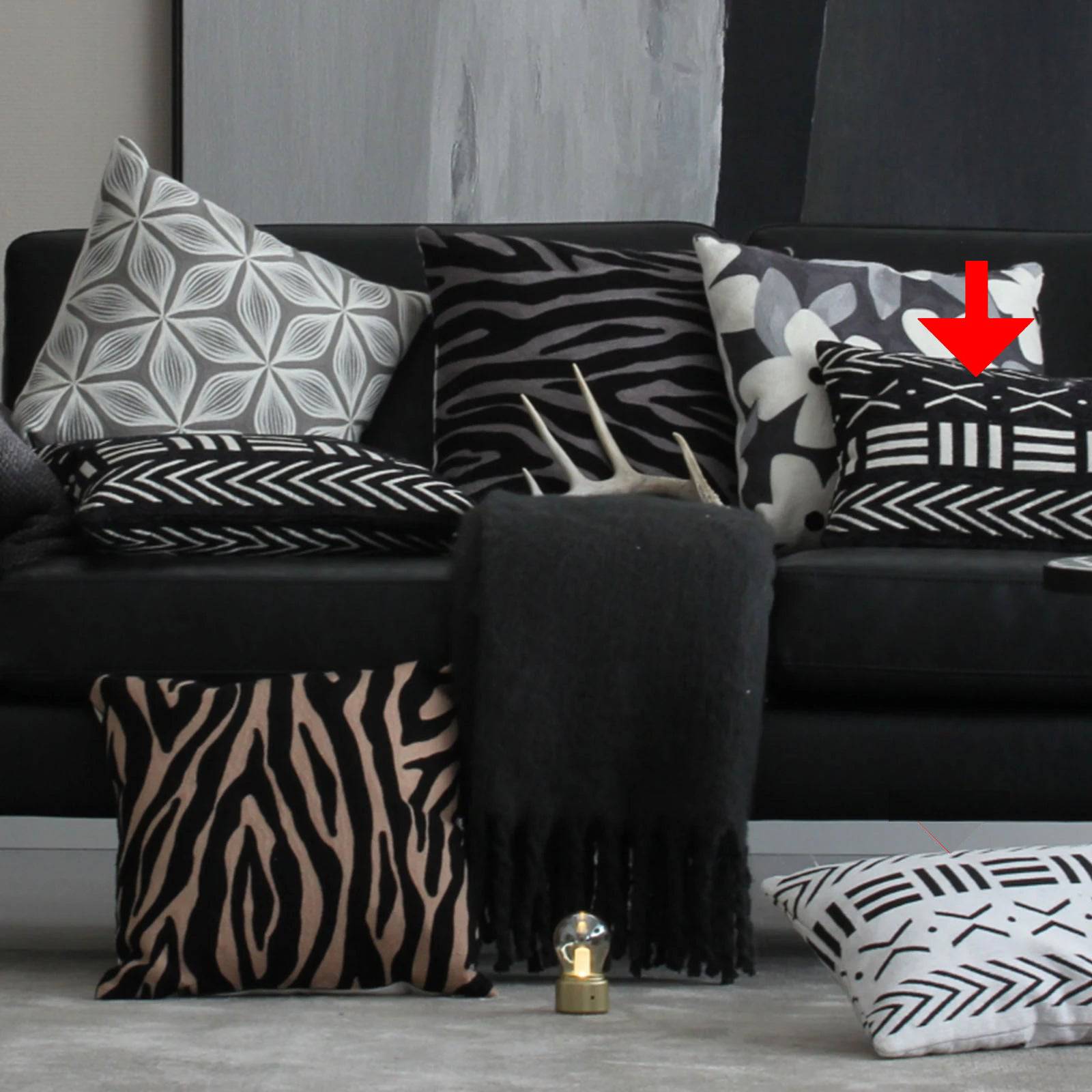 30X50 Cm Cushion Cover 190408-016-1-Black & White -  Cushions - ebarza Furniture UAE | Shop Modern Furniture in Abu Dhabi & Dubai - مفروشات ايبازرا في الامارات | تسوق اثاث عصري وديكورات مميزة في دبي وابوظبي