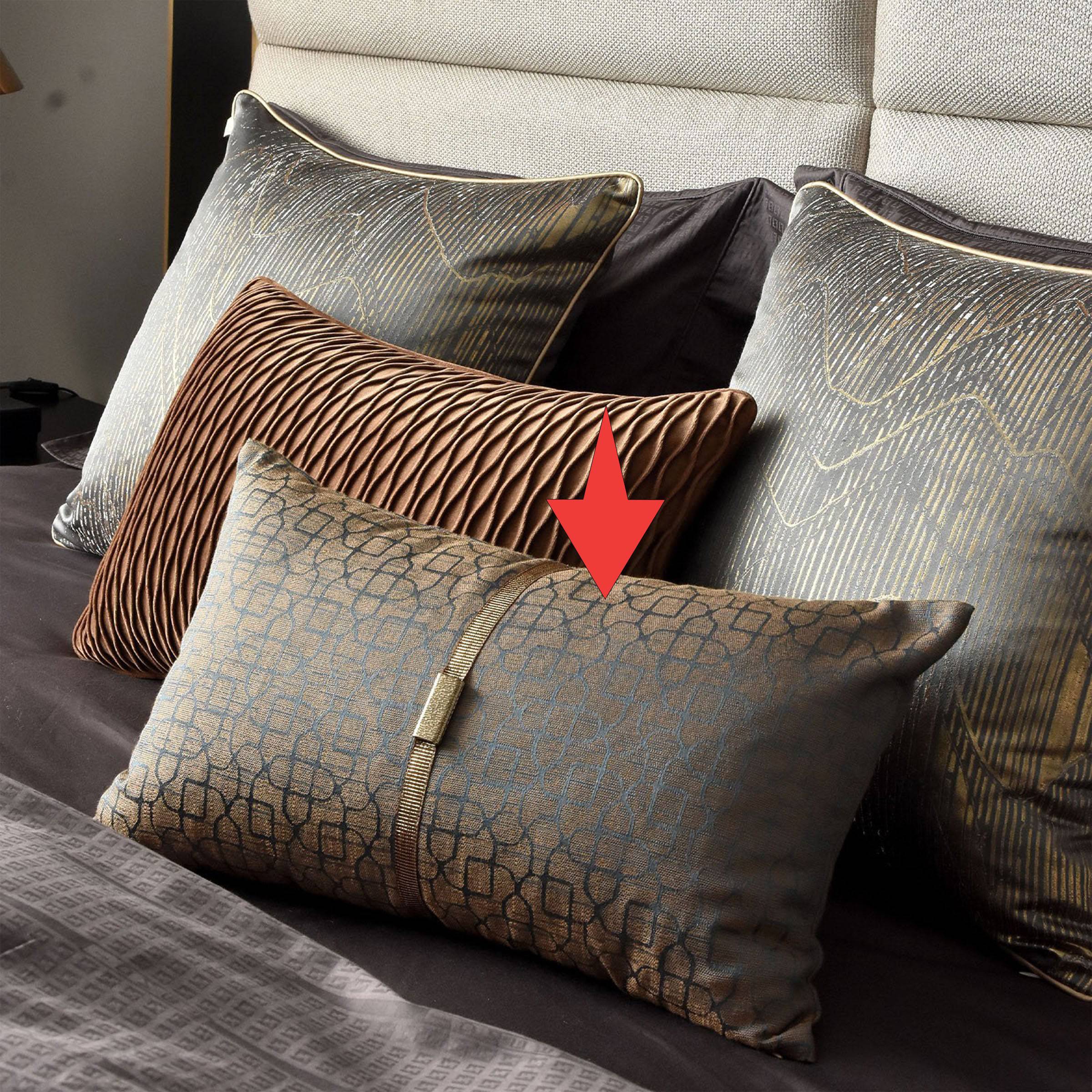 30X55 Cm Maggie Metal Buckle Pillow Ecc-017 -  Cushions - ebarza Furniture UAE | Shop Modern Furniture in Abu Dhabi & Dubai - مفروشات ايبازرا في الامارات | تسوق اثاث عصري وديكورات مميزة في دبي وابوظبي