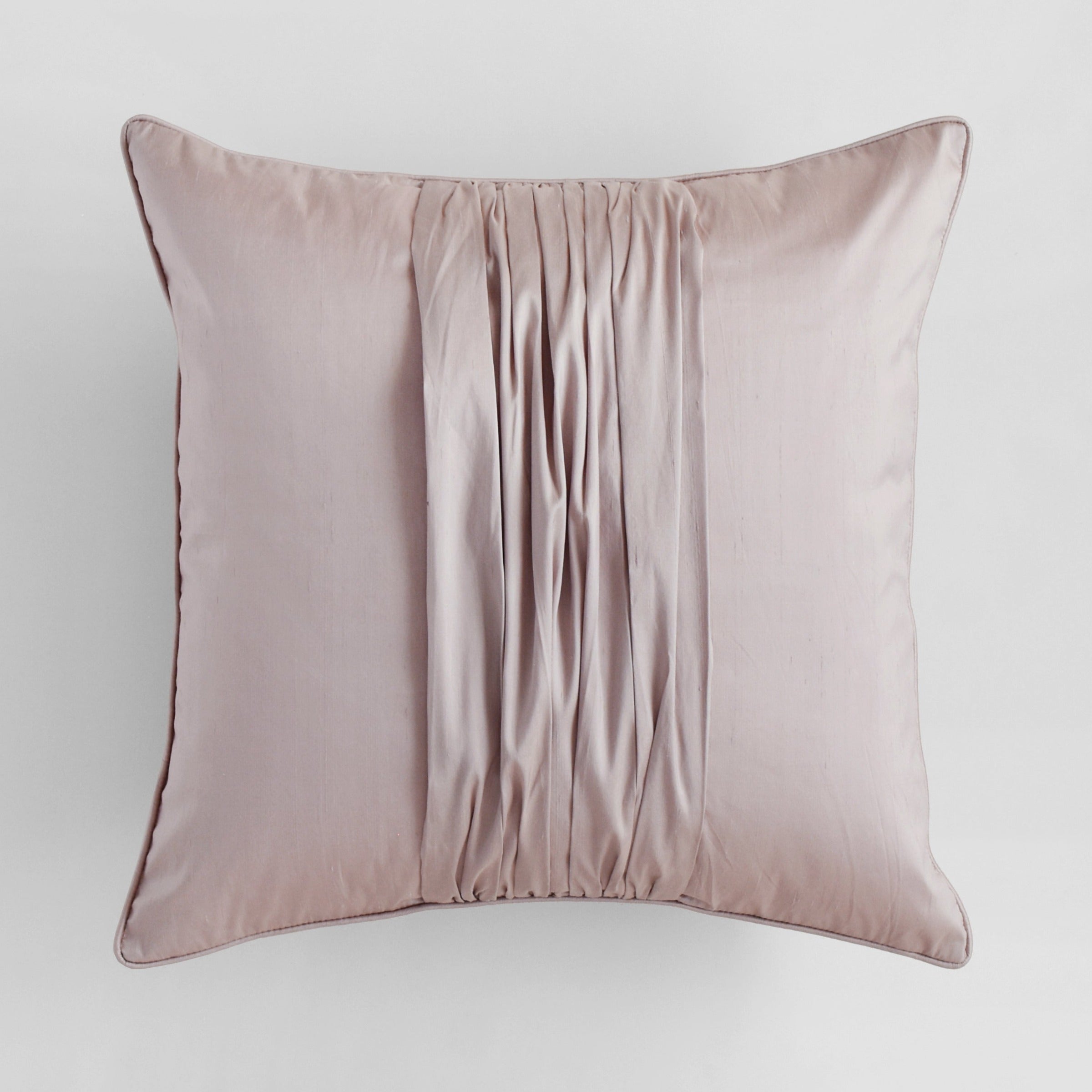 45*45 Hiago silk Cushion - ECC117 -  Cushions - ebarza Furniture UAE | Shop Modern Furniture in Abu Dhabi & Dubai - مفروشات ايبازرا في الامارات | تسوق اثاث عصري وديكورات مميزة في دبي وابوظبي