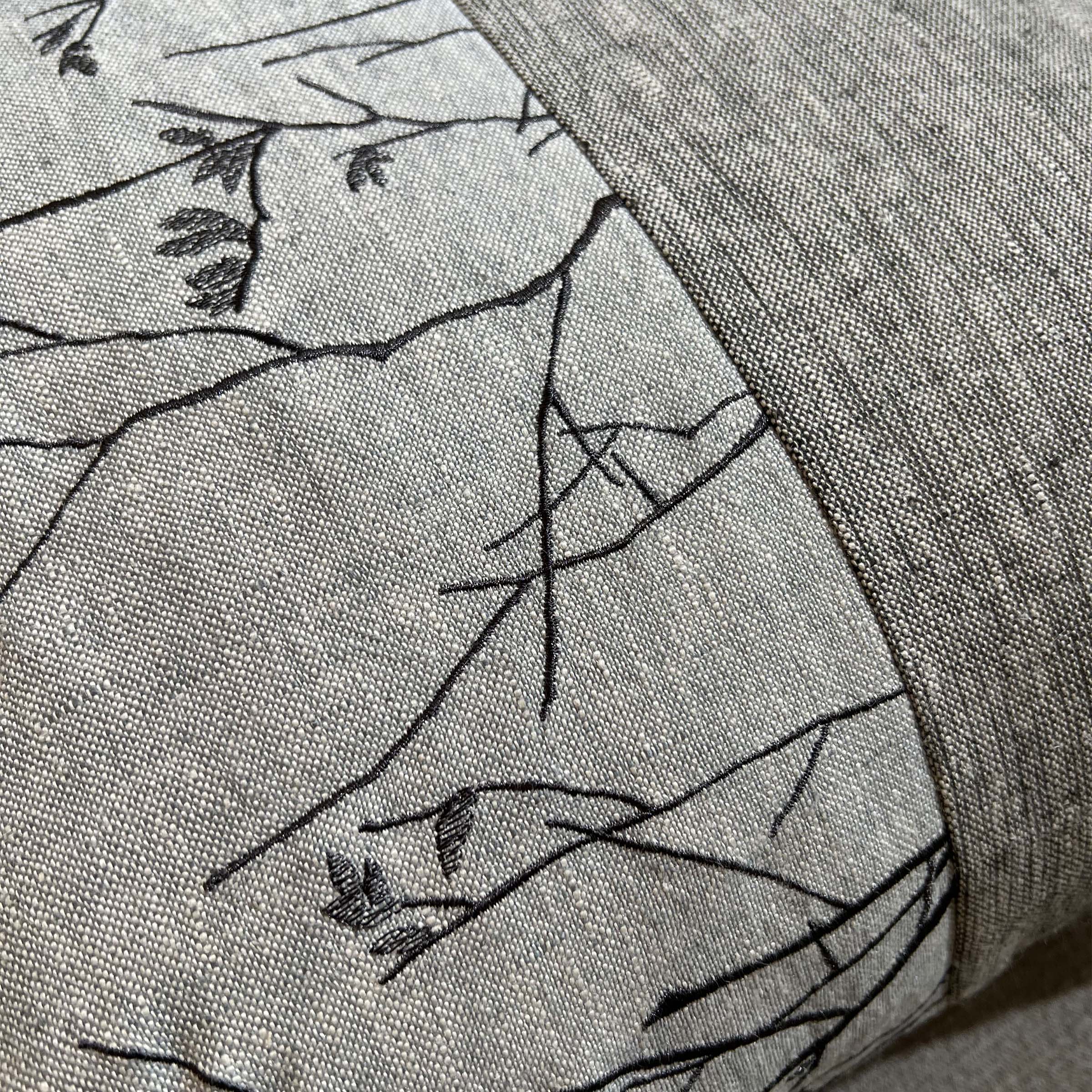 45*45 Yaji embroidery cushion - ECC089 -  Cushions - ebarza Furniture UAE | Shop Modern Furniture in Abu Dhabi & Dubai - مفروشات ايبازرا في الامارات | تسوق اثاث عصري وديكورات مميزة في دبي وابوظبي