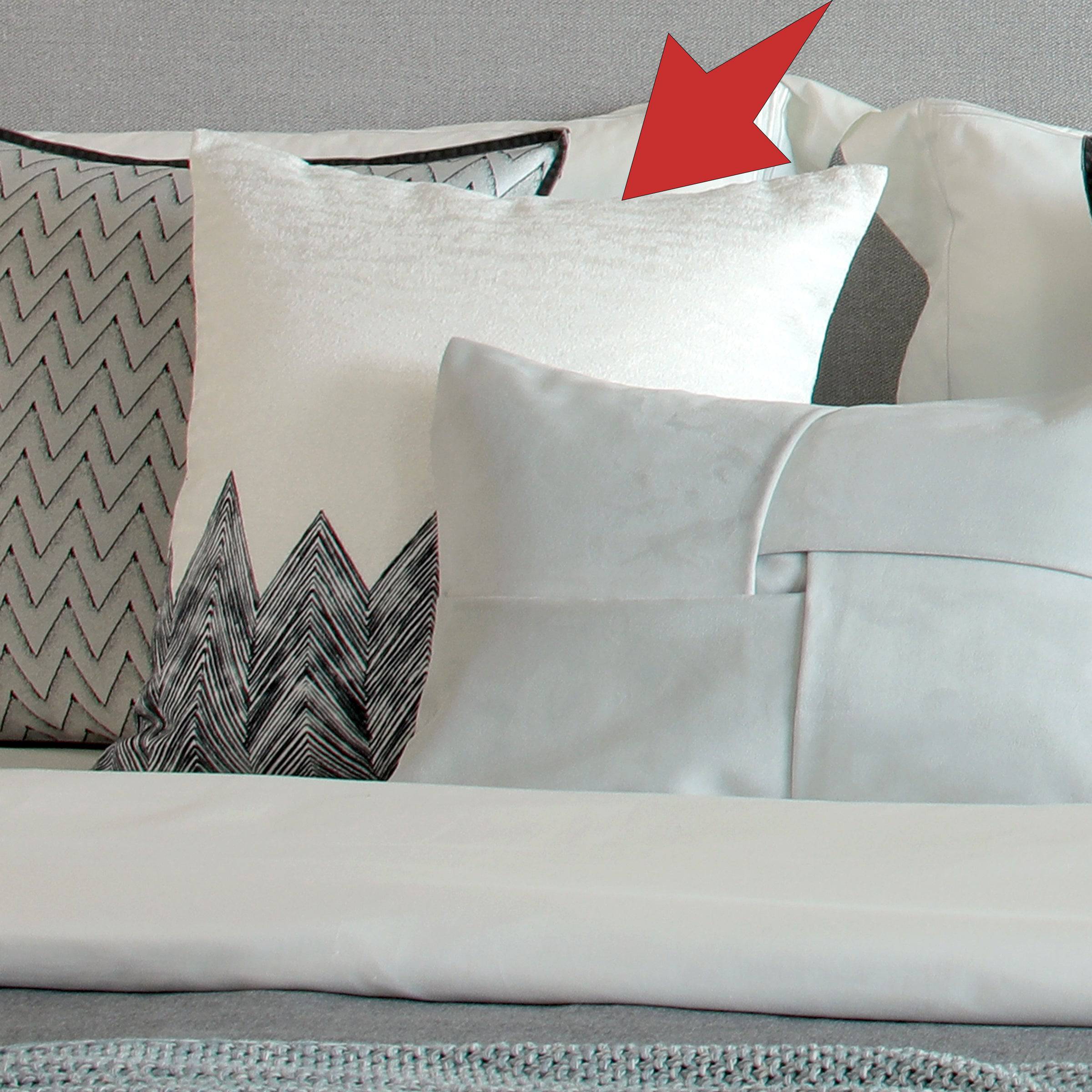 45X45 Cm Charlotte Printed Throw Cushion ECC057 -  Cushions - ebarza Furniture UAE | Shop Modern Furniture in Abu Dhabi & Dubai - مفروشات ايبازرا في الامارات | تسوق اثاث عصري وديكورات مميزة في دبي وابوظبي