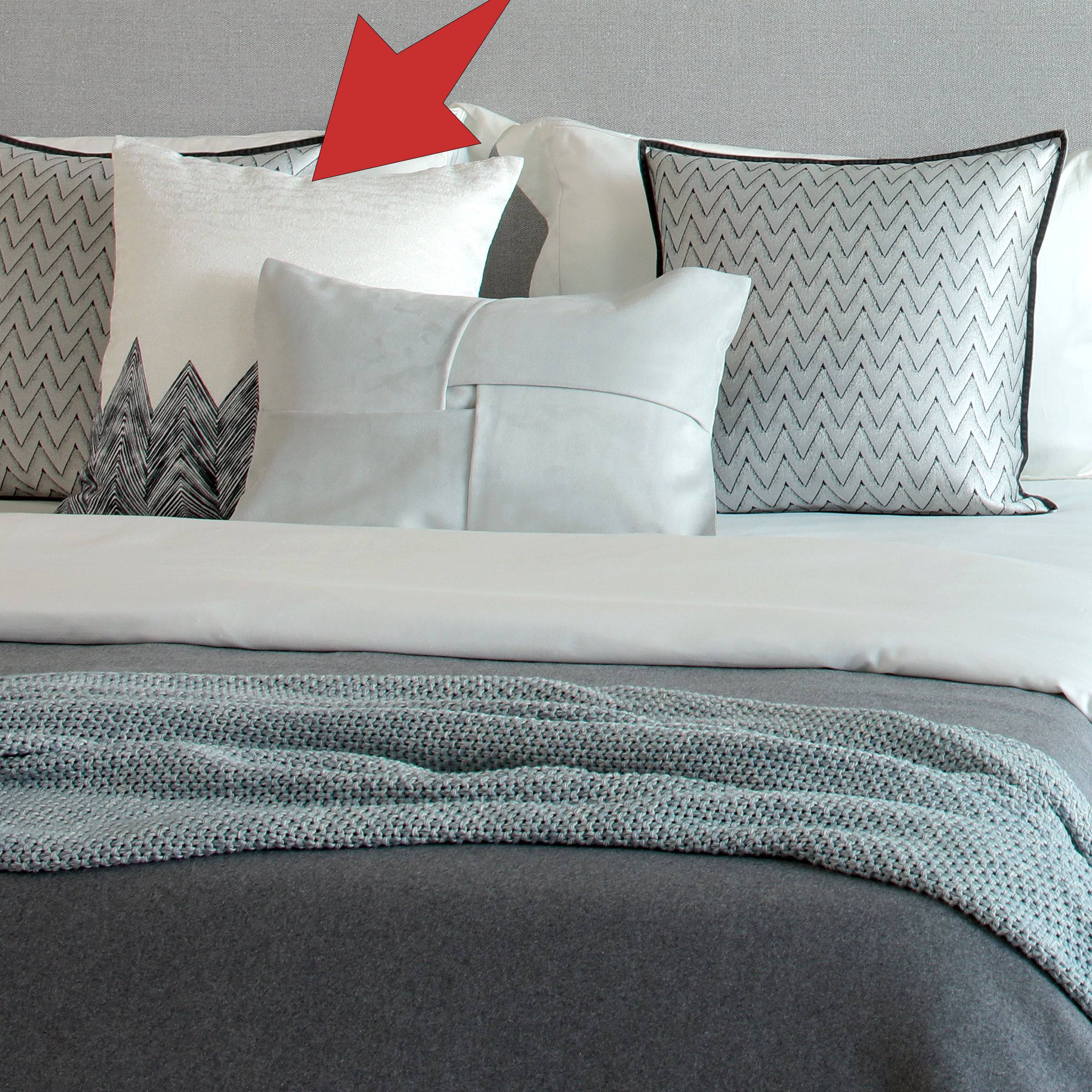 45X45 Cm Charlotte Printed Throw Cushion ECC057 -  Cushions - ebarza Furniture UAE | Shop Modern Furniture in Abu Dhabi & Dubai - مفروشات ايبازرا في الامارات | تسوق اثاث عصري وديكورات مميزة في دبي وابوظبي