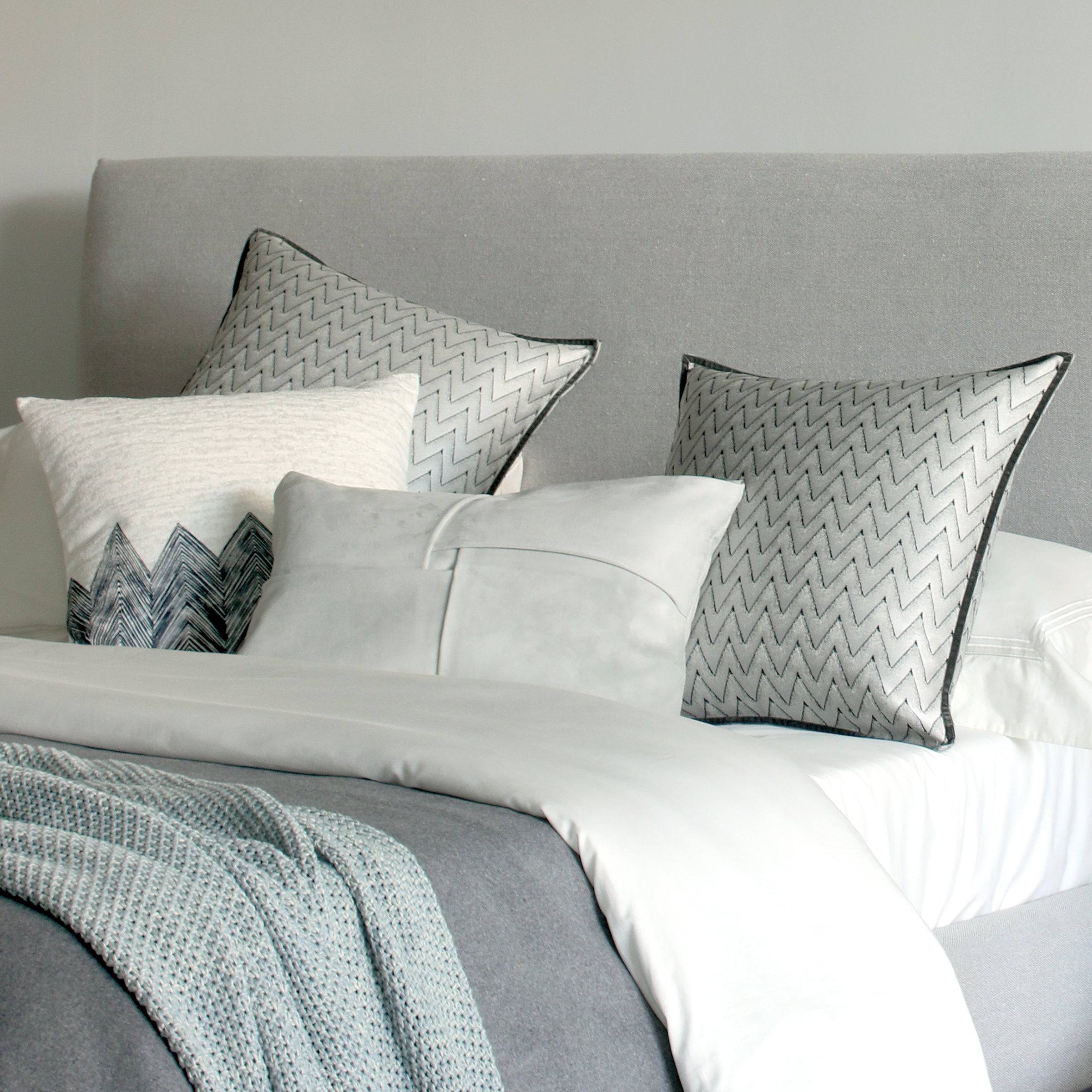 45X45 Cm Charlotte Printed Throw Cushion ECC057 -  Cushions - ebarza Furniture UAE | Shop Modern Furniture in Abu Dhabi & Dubai - مفروشات ايبازرا في الامارات | تسوق اثاث عصري وديكورات مميزة في دبي وابوظبي