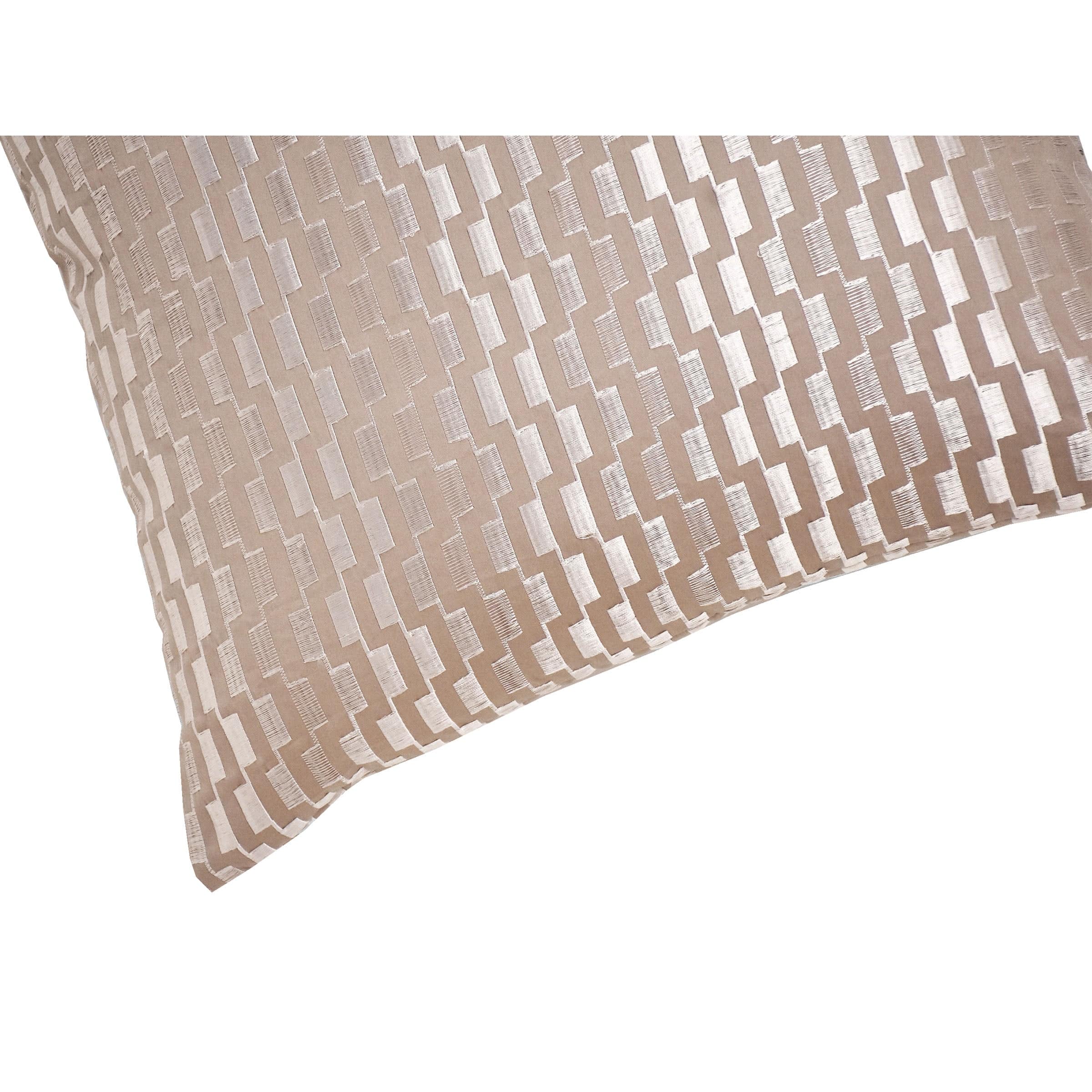 45X45 Cm Gaelic Embroidered Throw Cushion Ecc-004 -  Cushions - ebarza Furniture UAE | Shop Modern Furniture in Abu Dhabi & Dubai - مفروشات ايبازرا في الامارات | تسوق اثاث عصري وديكورات مميزة في دبي وابوظبي