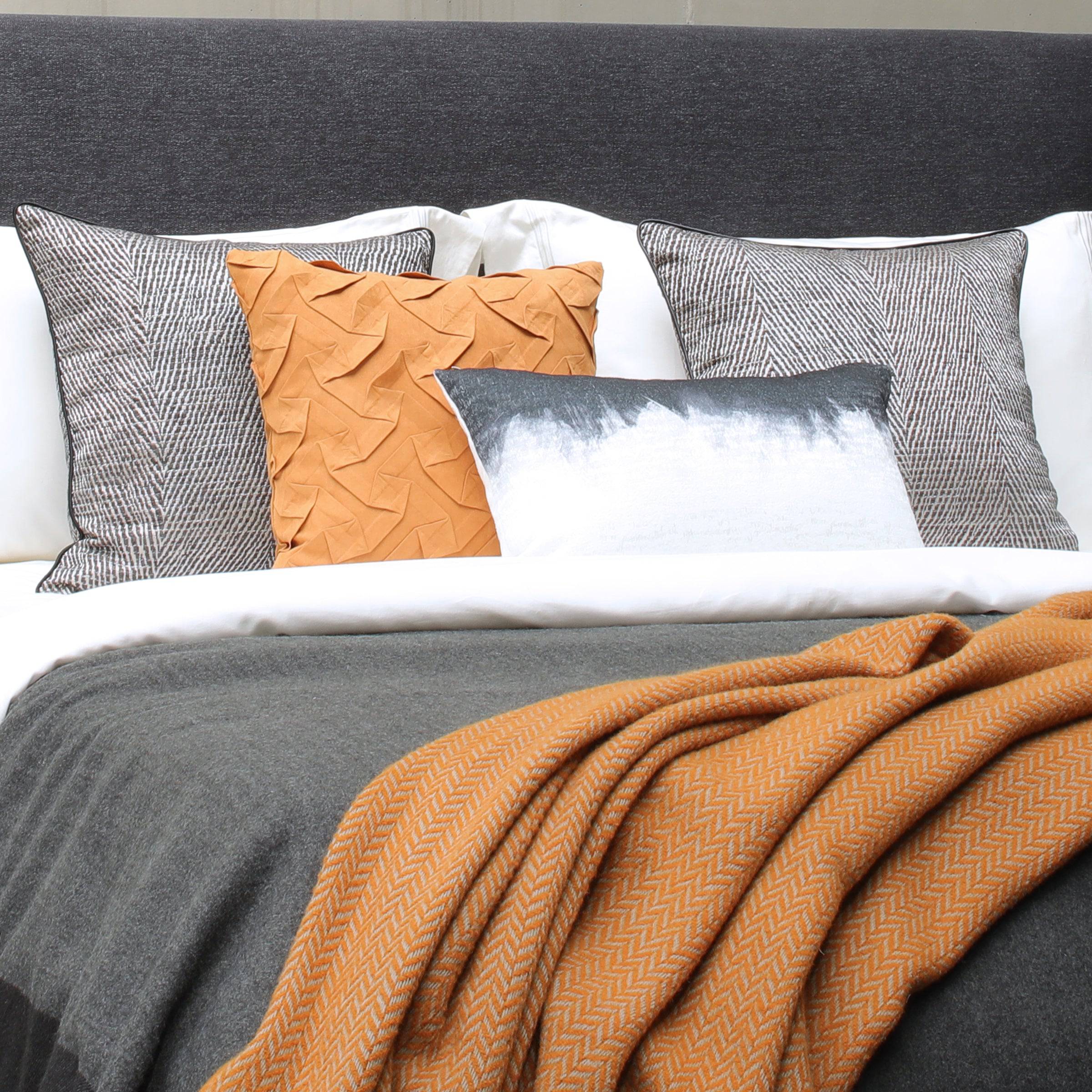 45X45 Cm Jason Suede Cushion Ecc050 -  Cushions - ebarza Furniture UAE | Shop Modern Furniture in Abu Dhabi & Dubai - مفروشات ايبازرا في الامارات | تسوق اثاث عصري وديكورات مميزة في دبي وابوظبي
